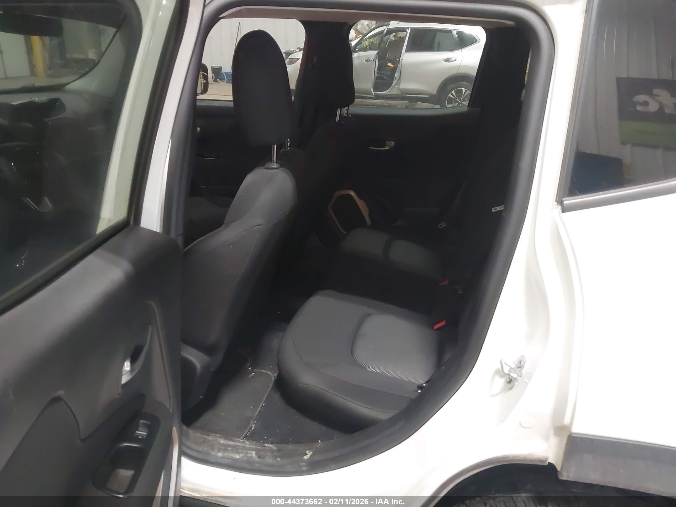 JEEP RENEGADE image 8