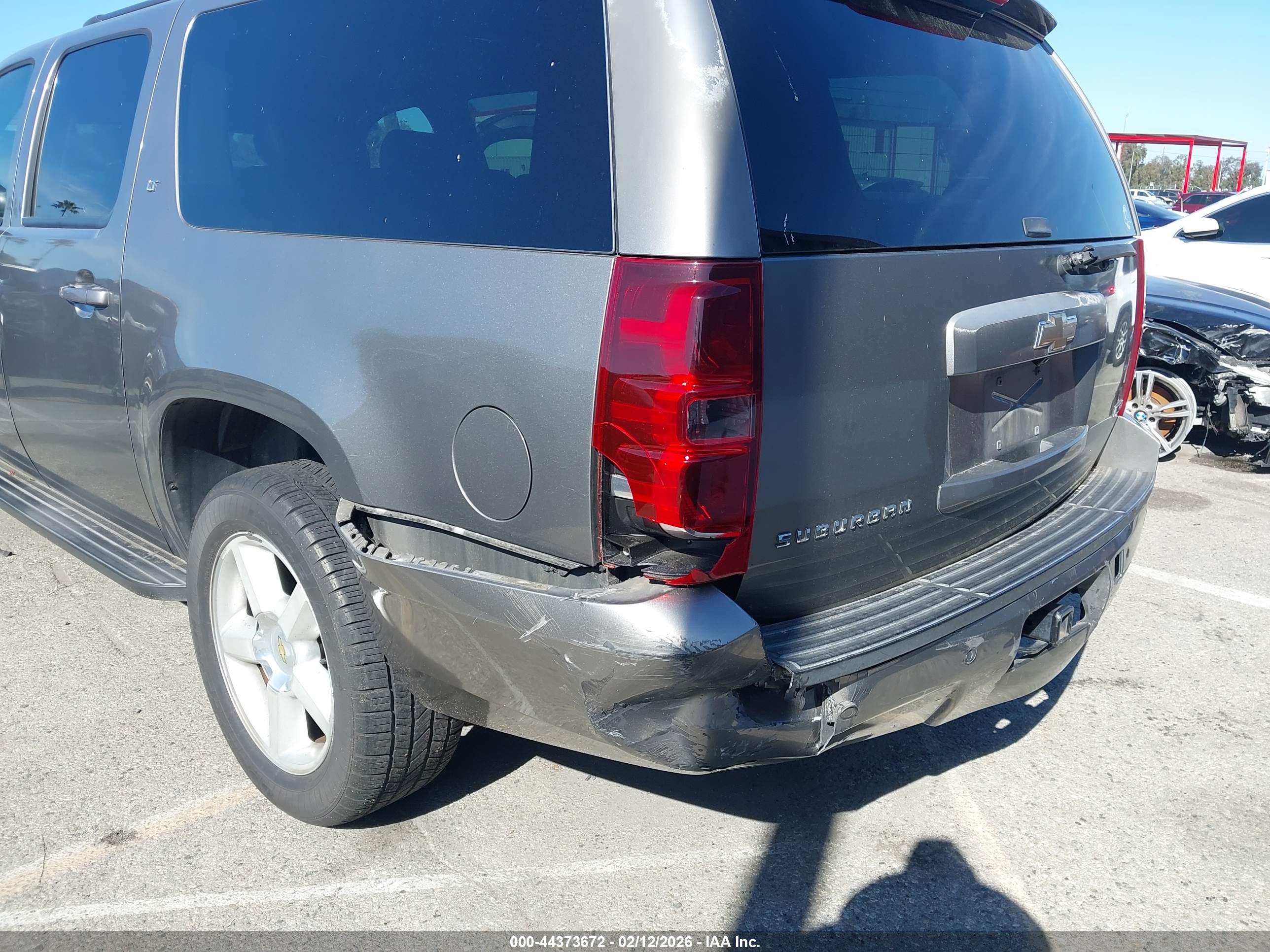 CHEVROLET SUBURBAN image 6