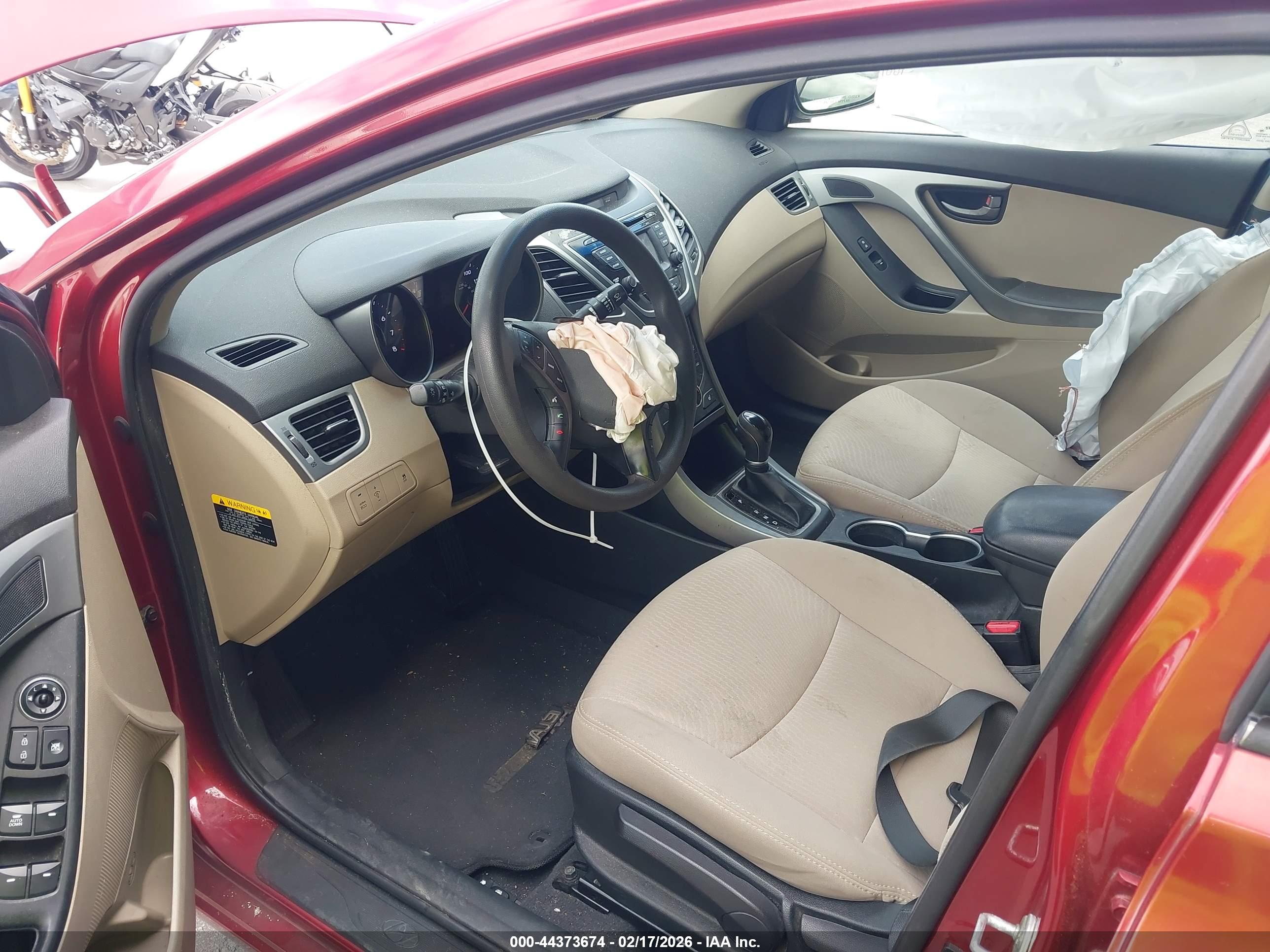 HYUNDAI ELANTRA image 5