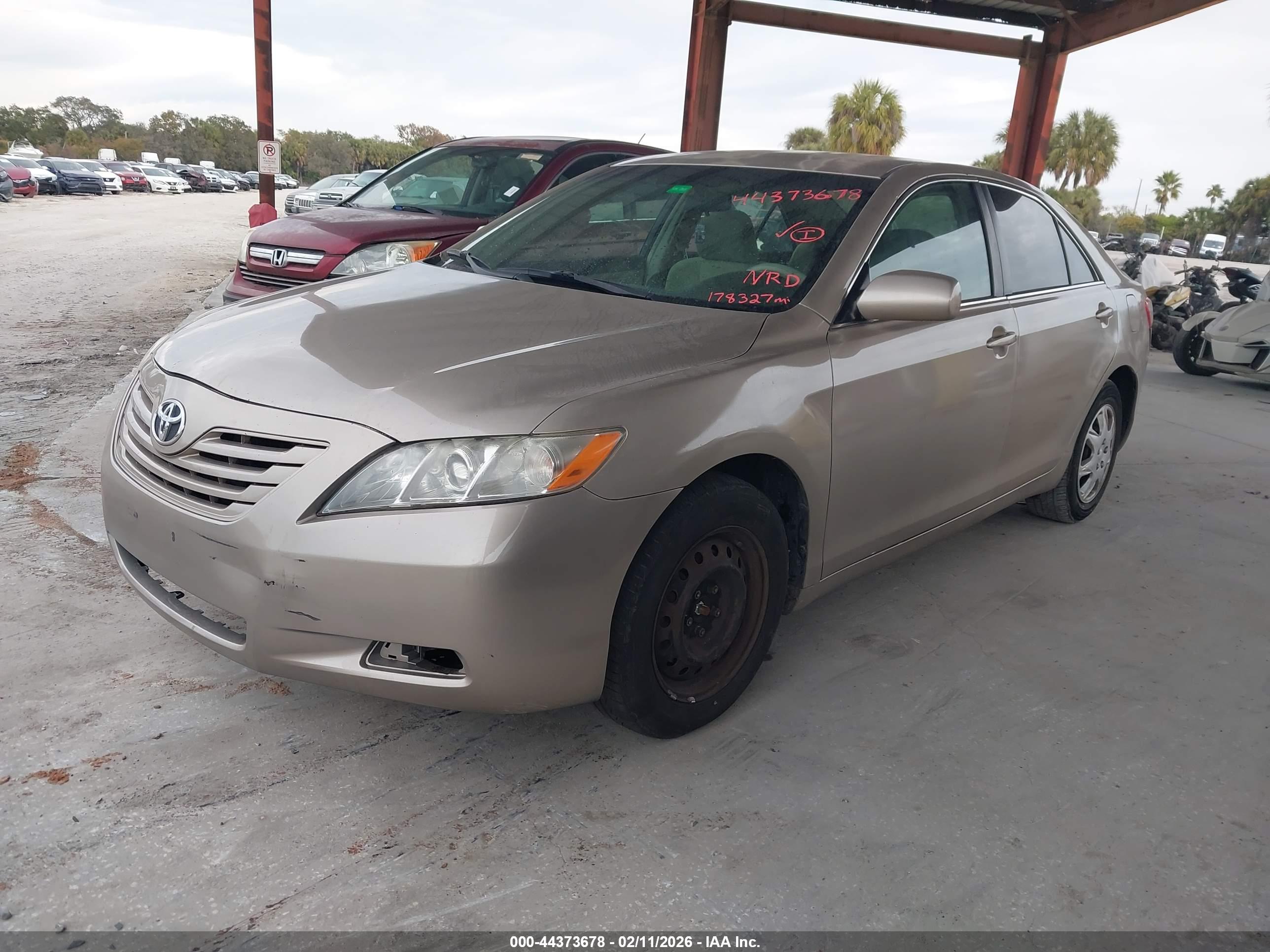 TOYOTA CAMRY image 2