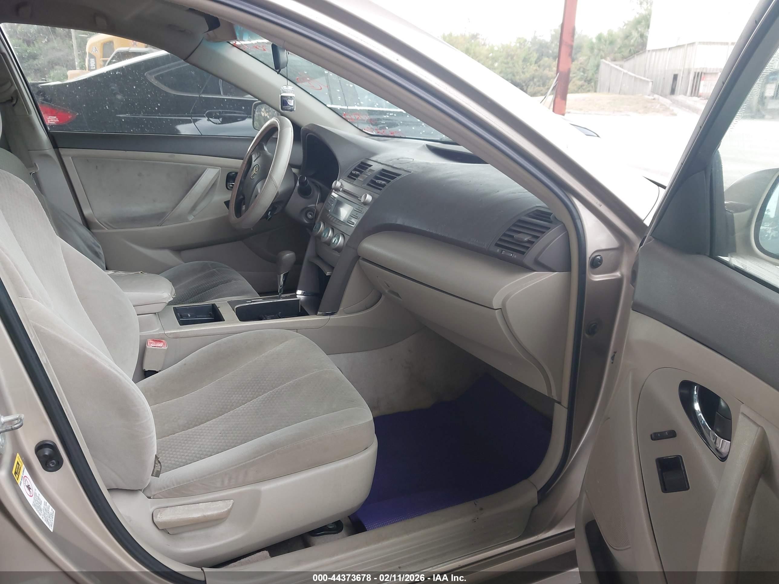 TOYOTA CAMRY image 5