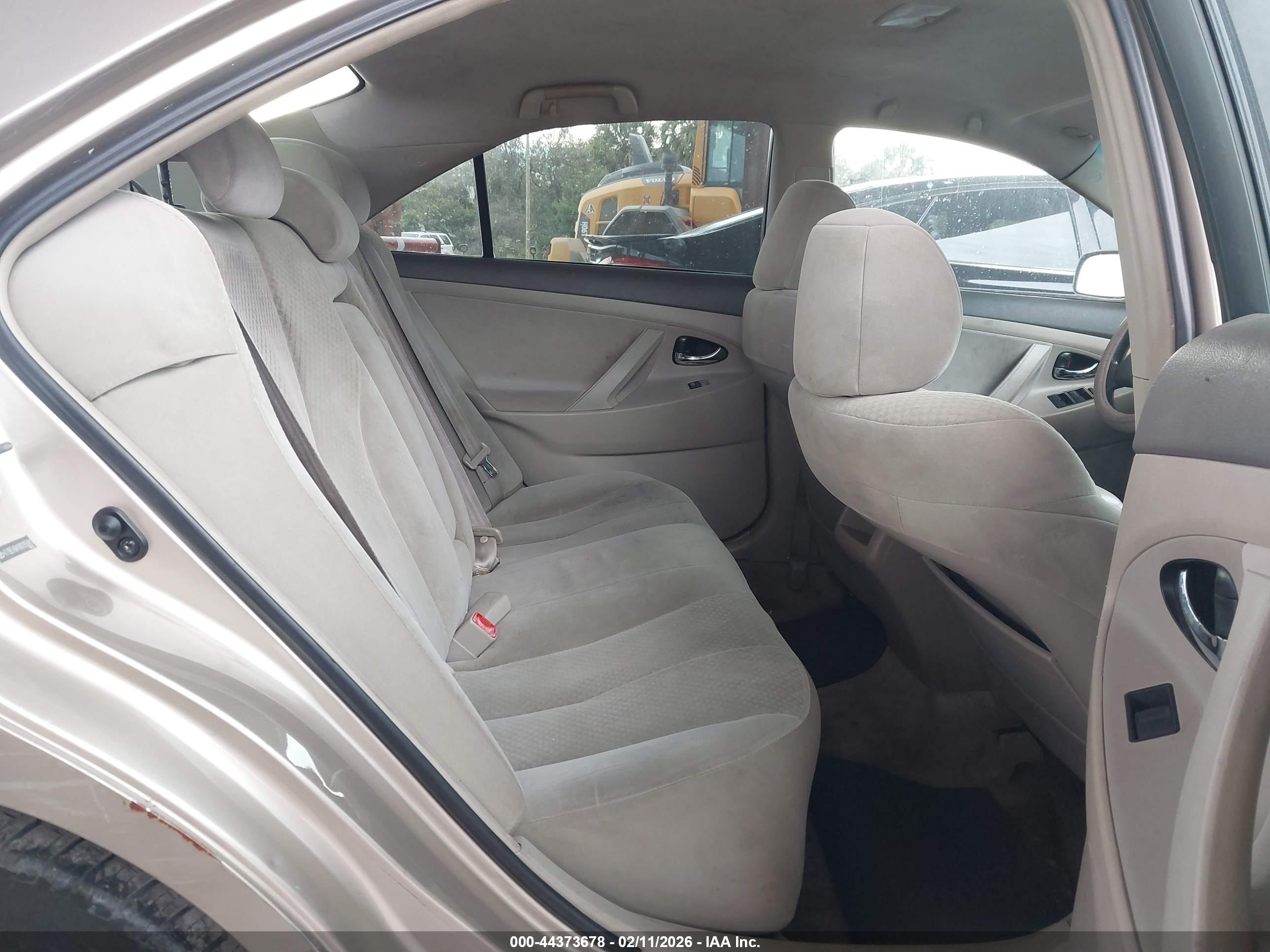 TOYOTA CAMRY image 8