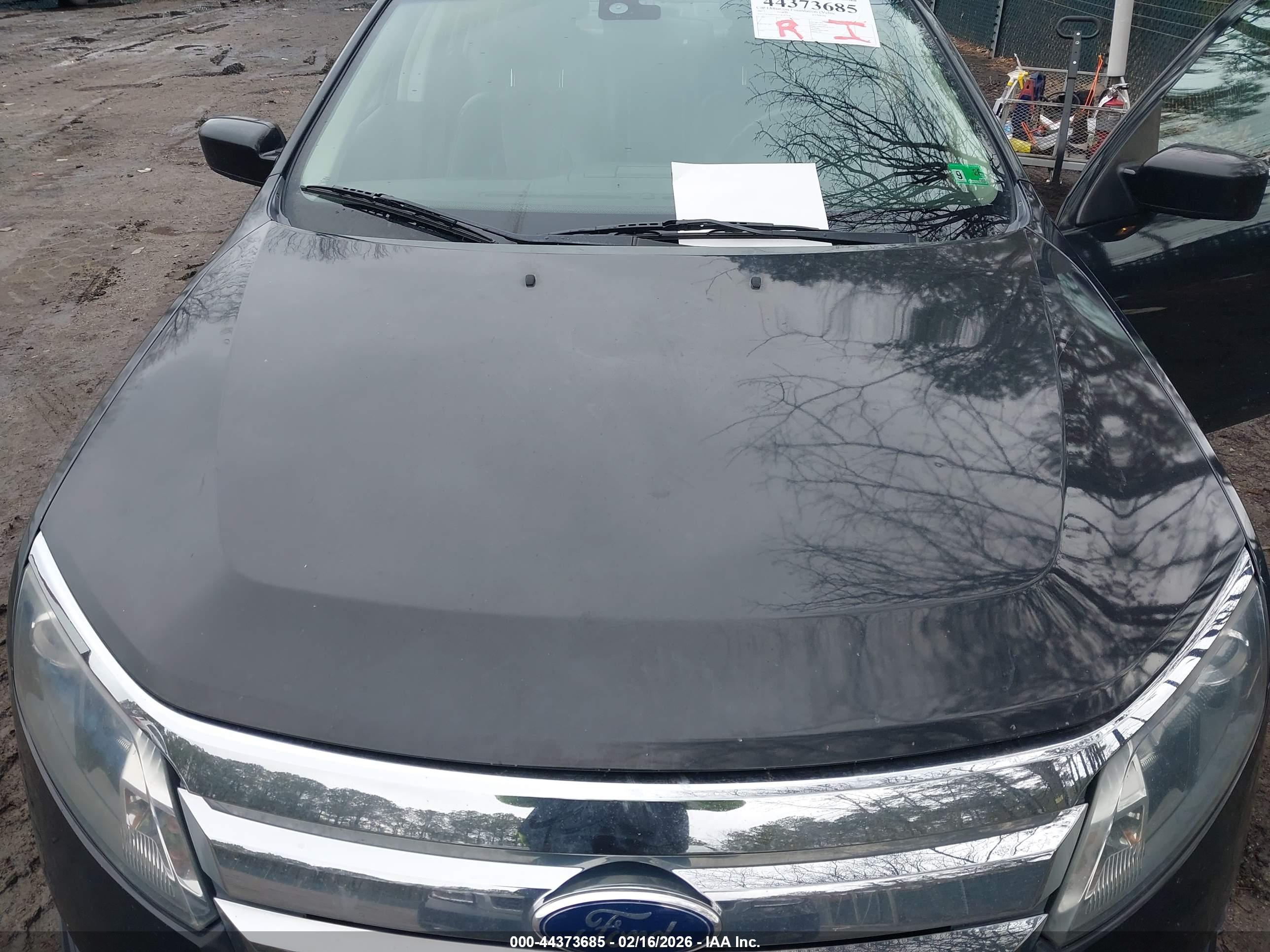 FORD FUSION image 10