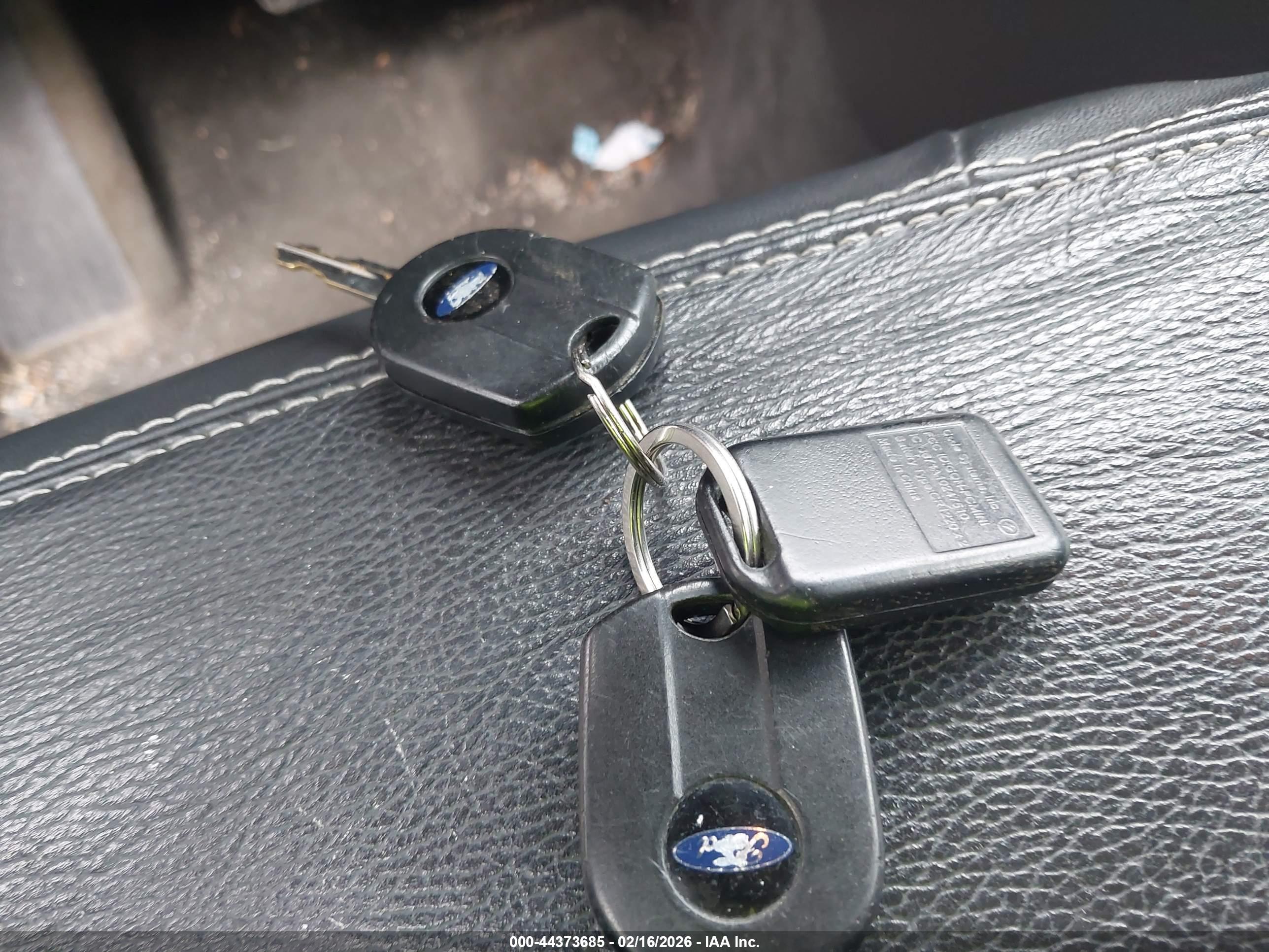 FORD FUSION image 11