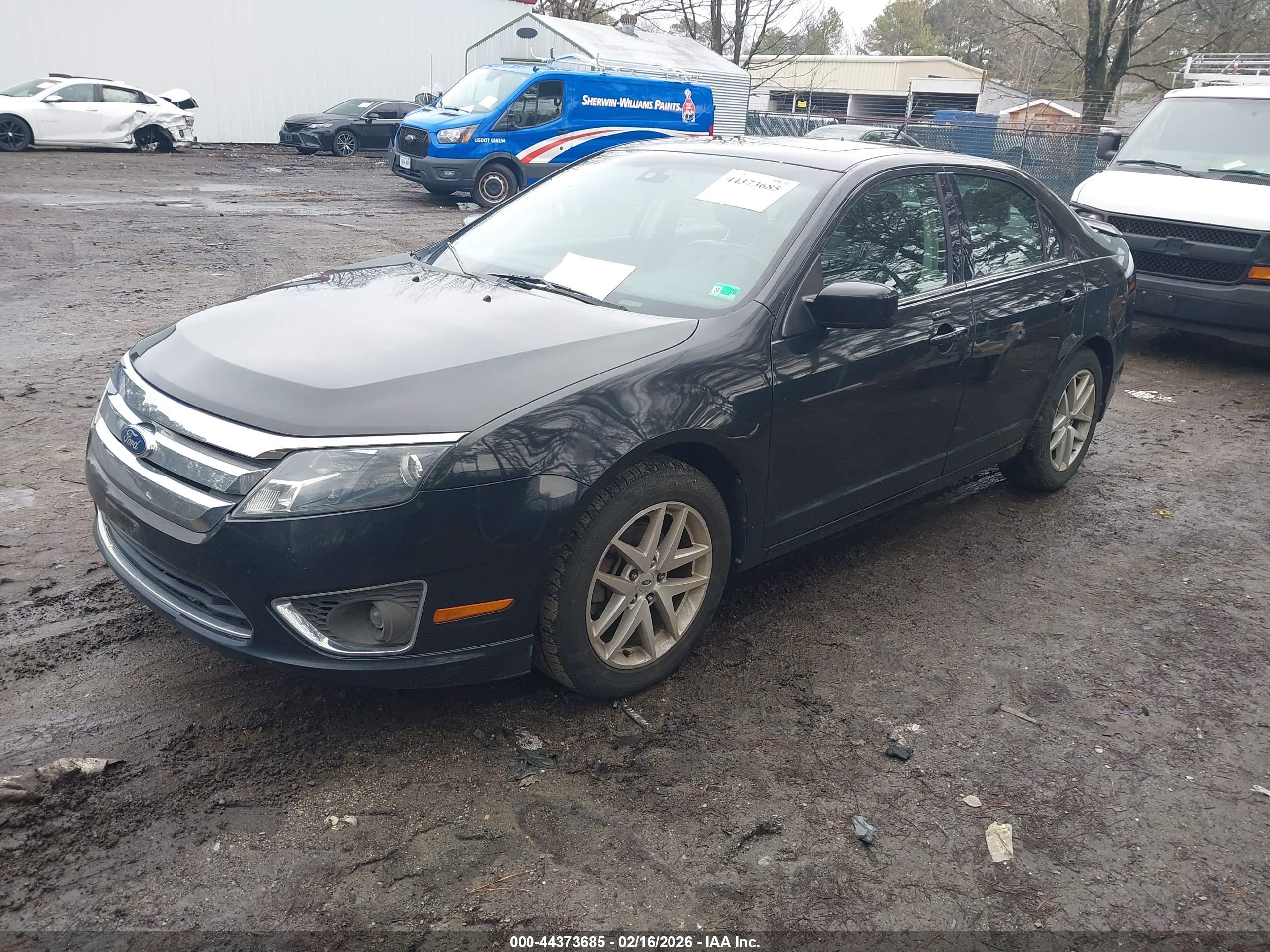 FORD FUSION image 2