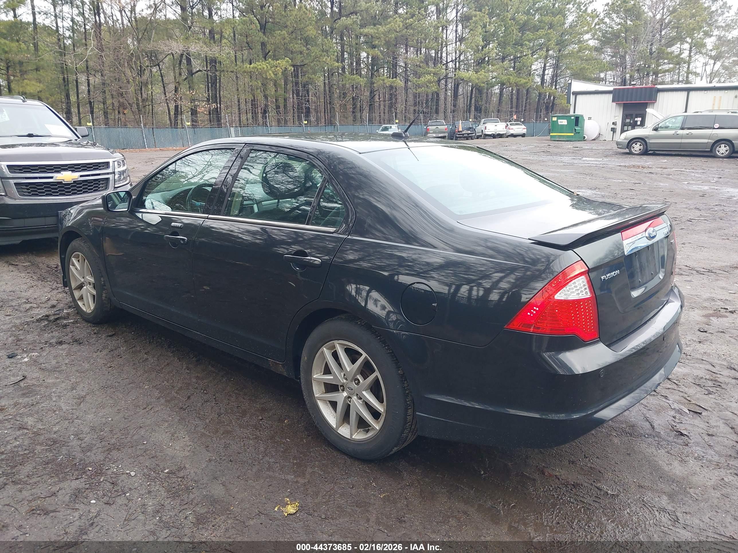 FORD FUSION image 3