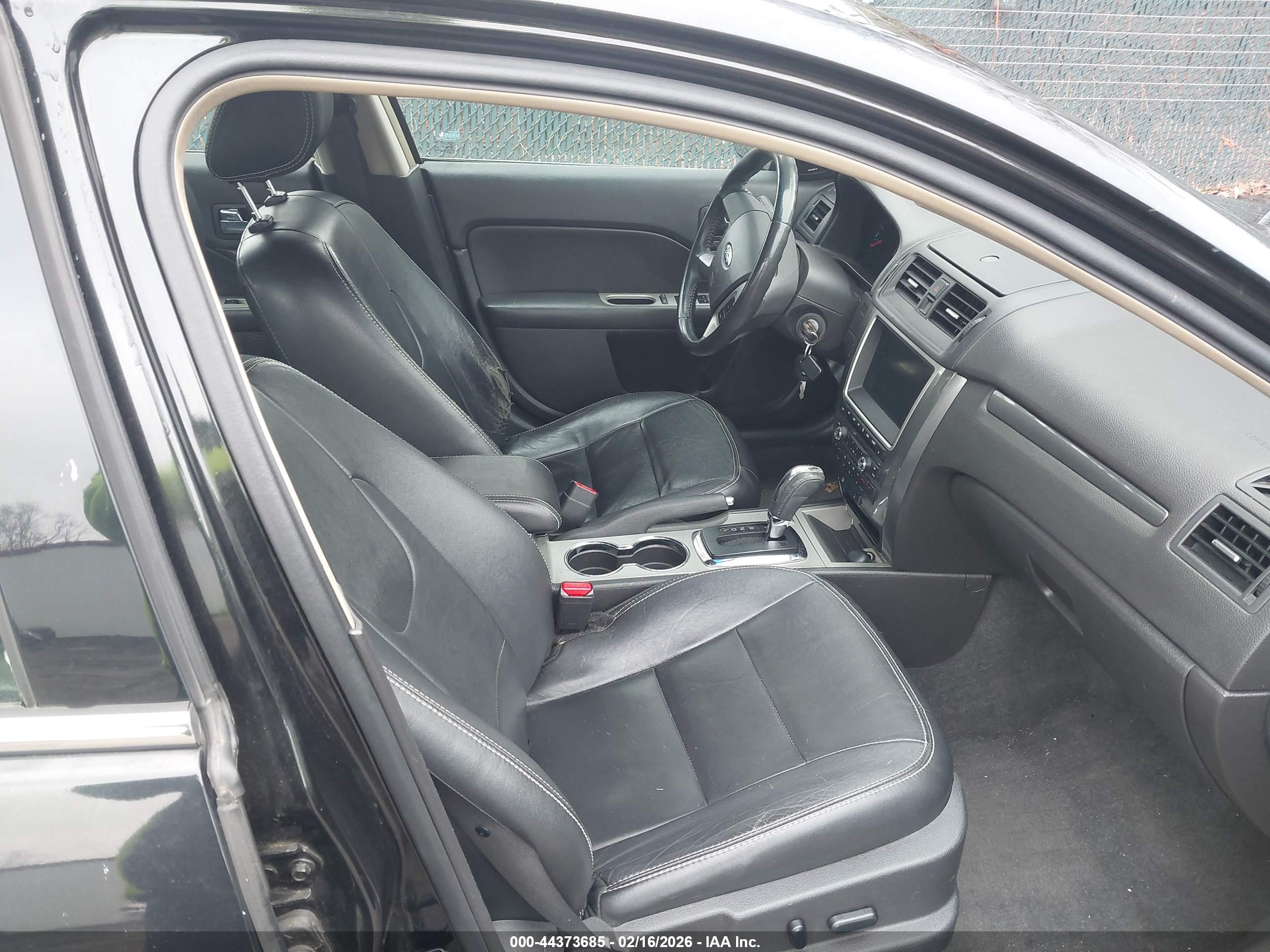 FORD FUSION image 5