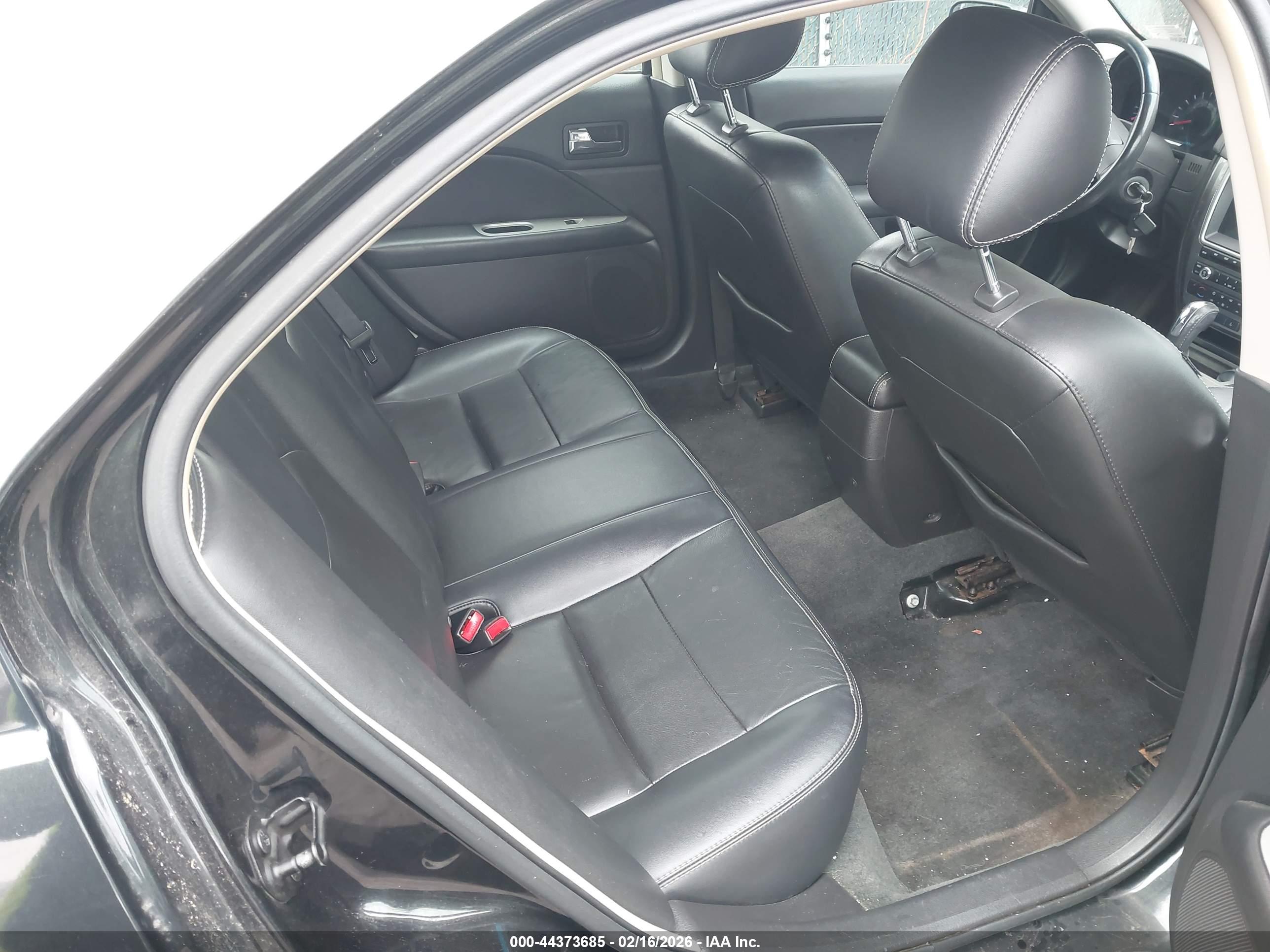 FORD FUSION image 8