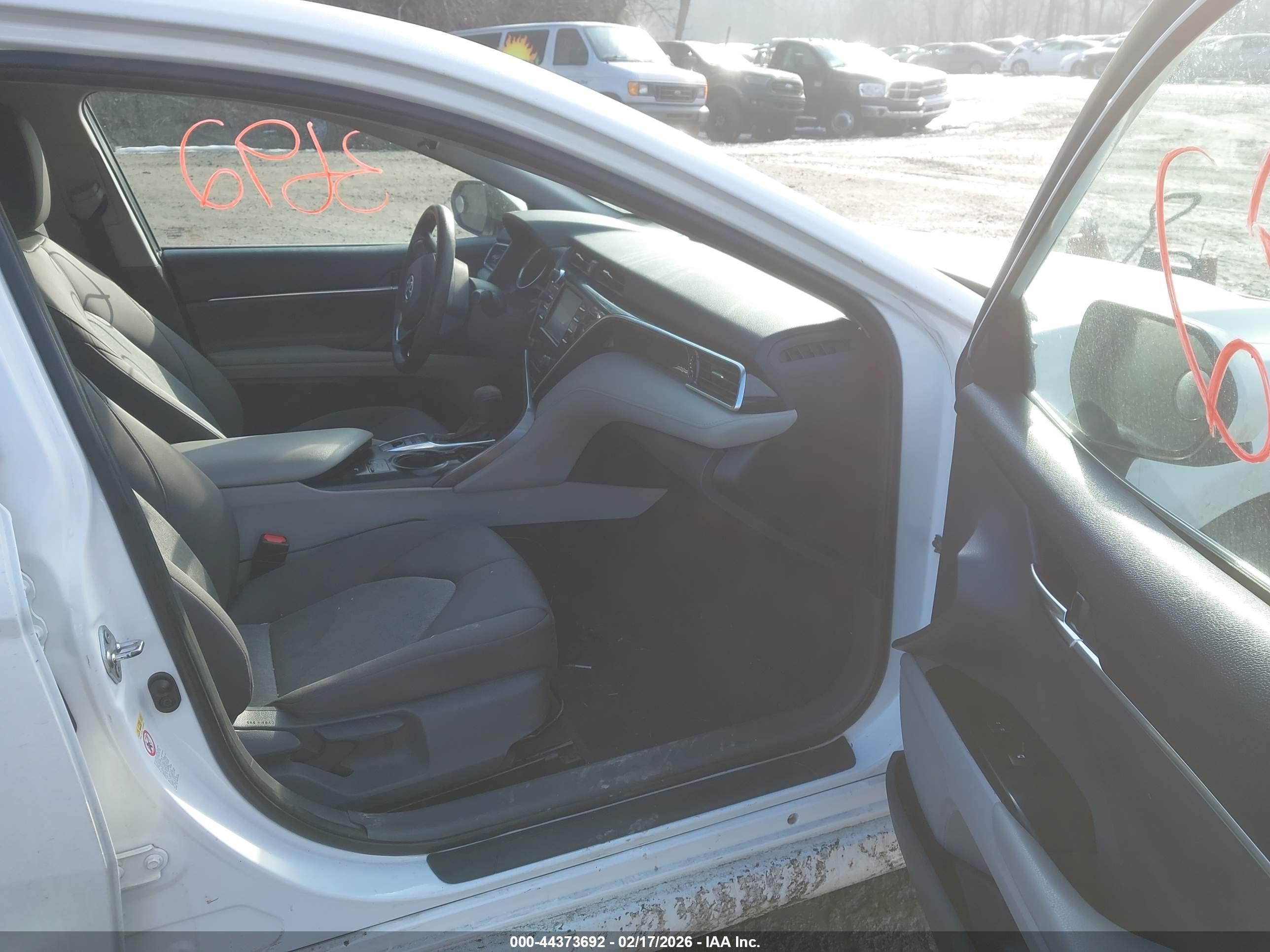 TOYOTA CAMRY image 5