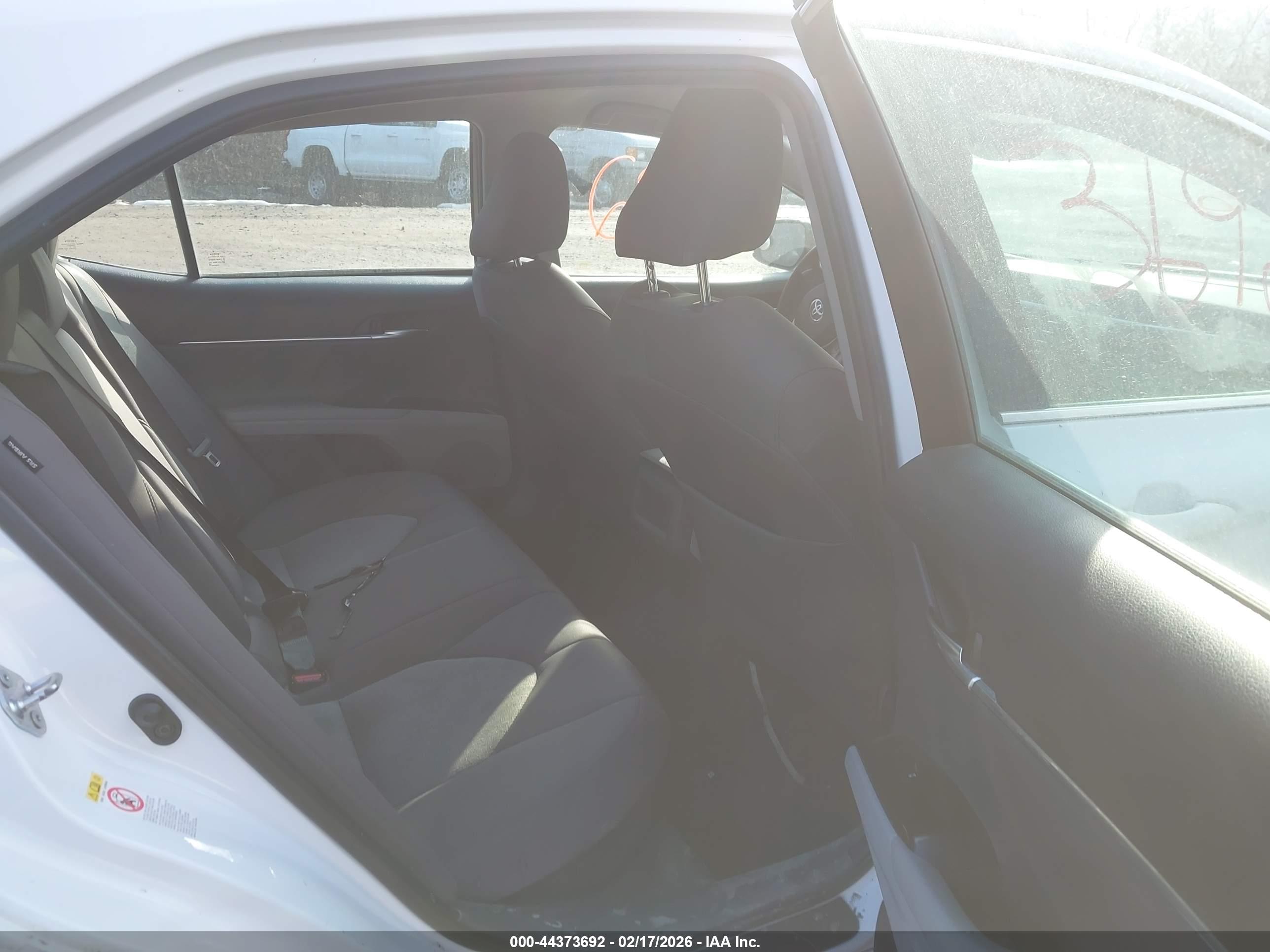 TOYOTA CAMRY image 8