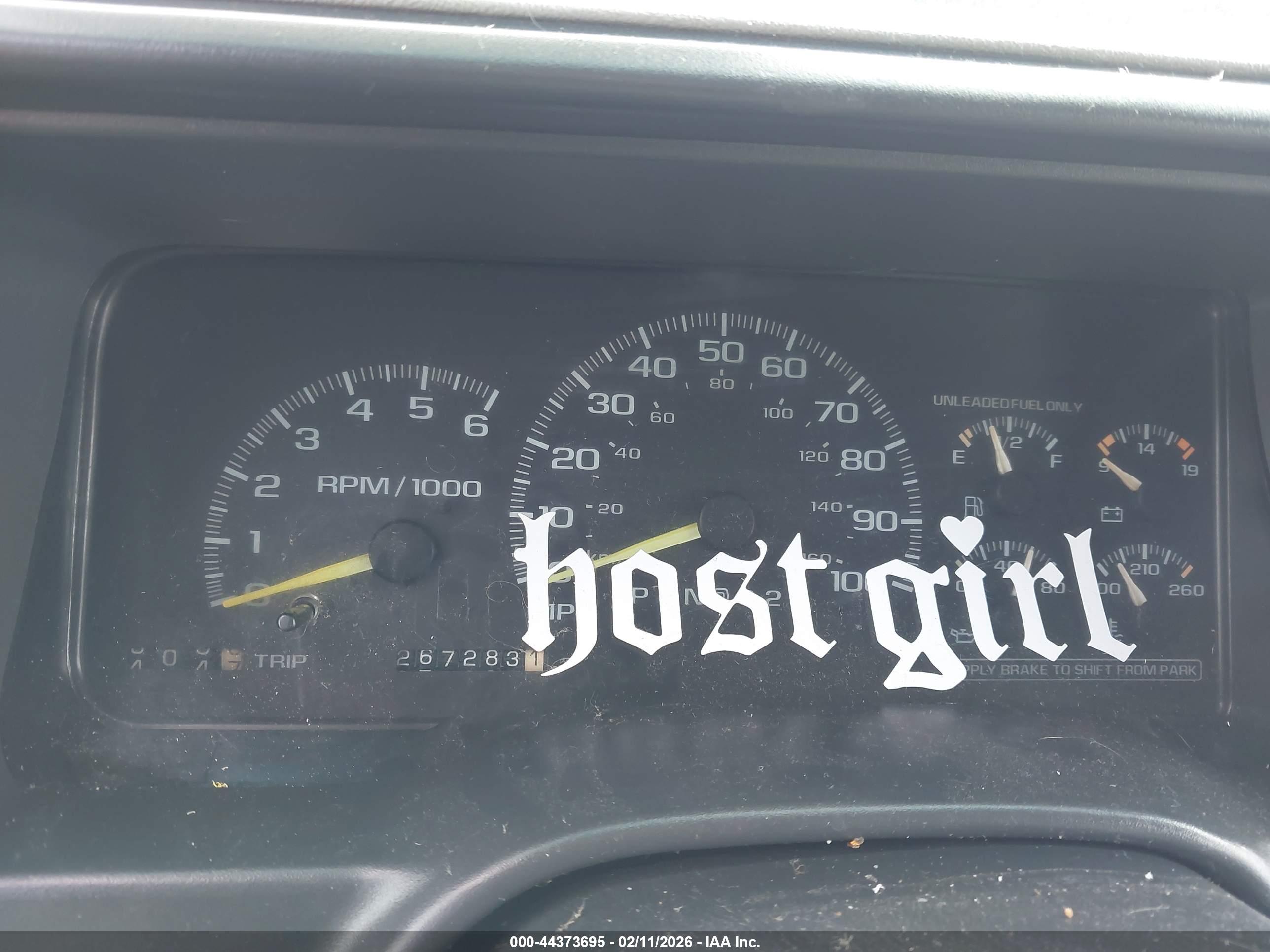 GMC SUBURBAN image 7