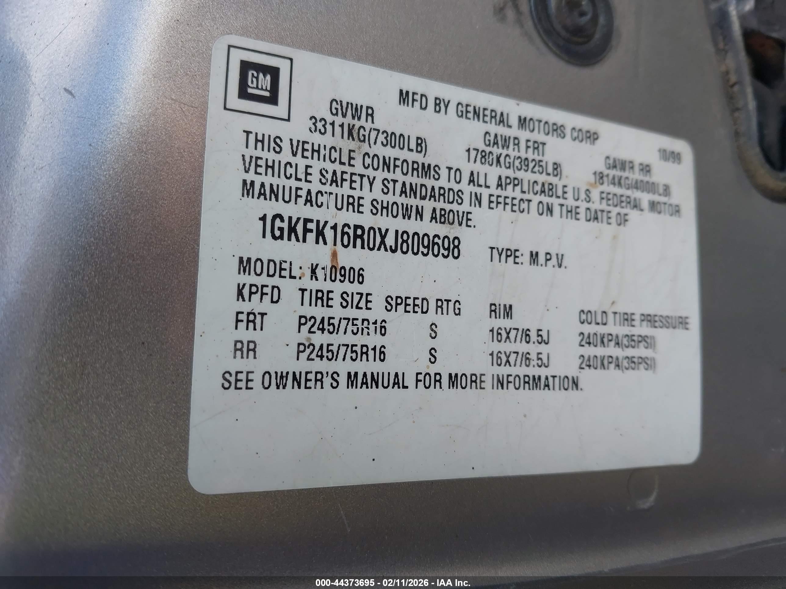 GMC SUBURBAN image 9