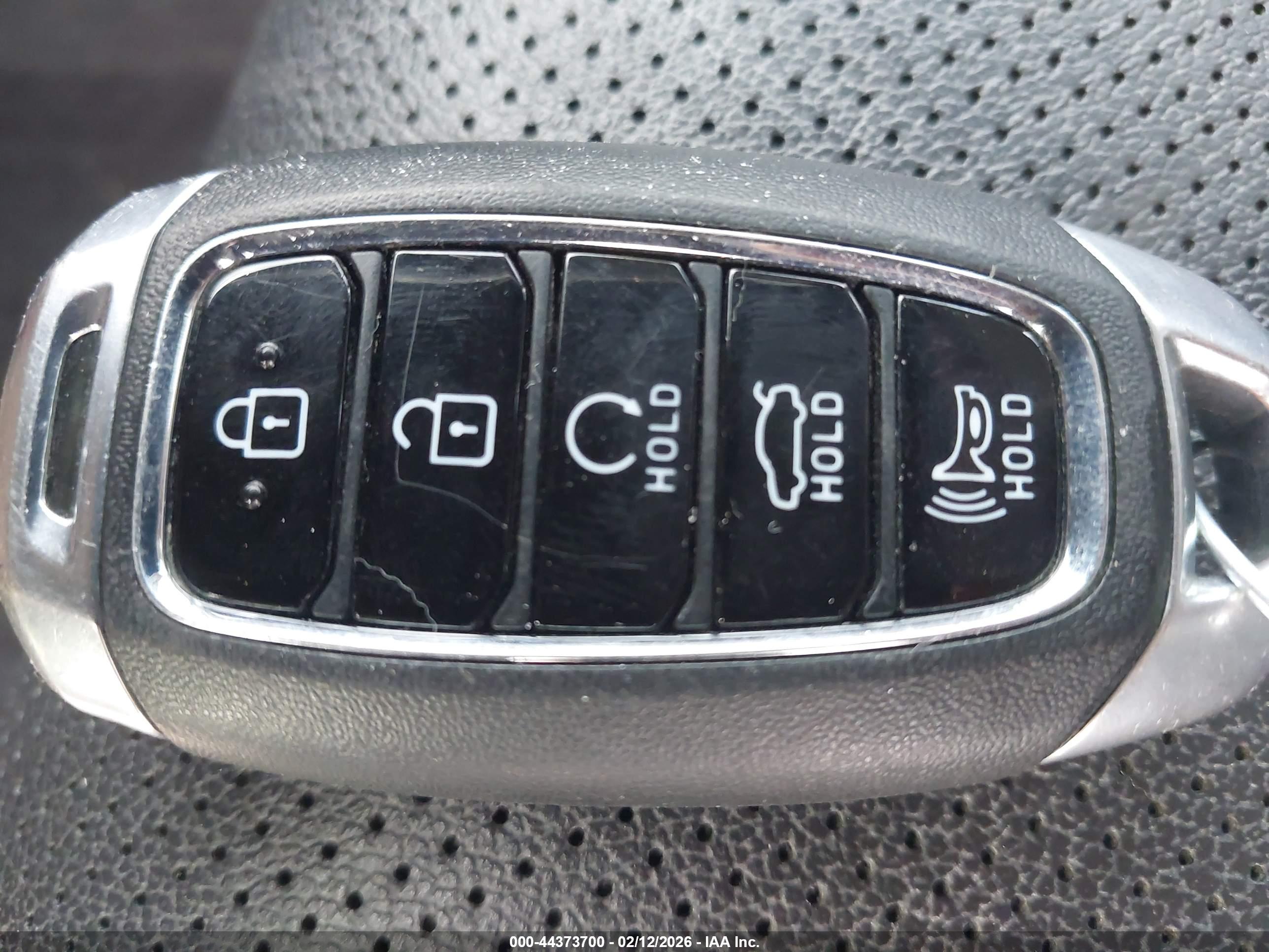 HYUNDAI ELANTRA image 11