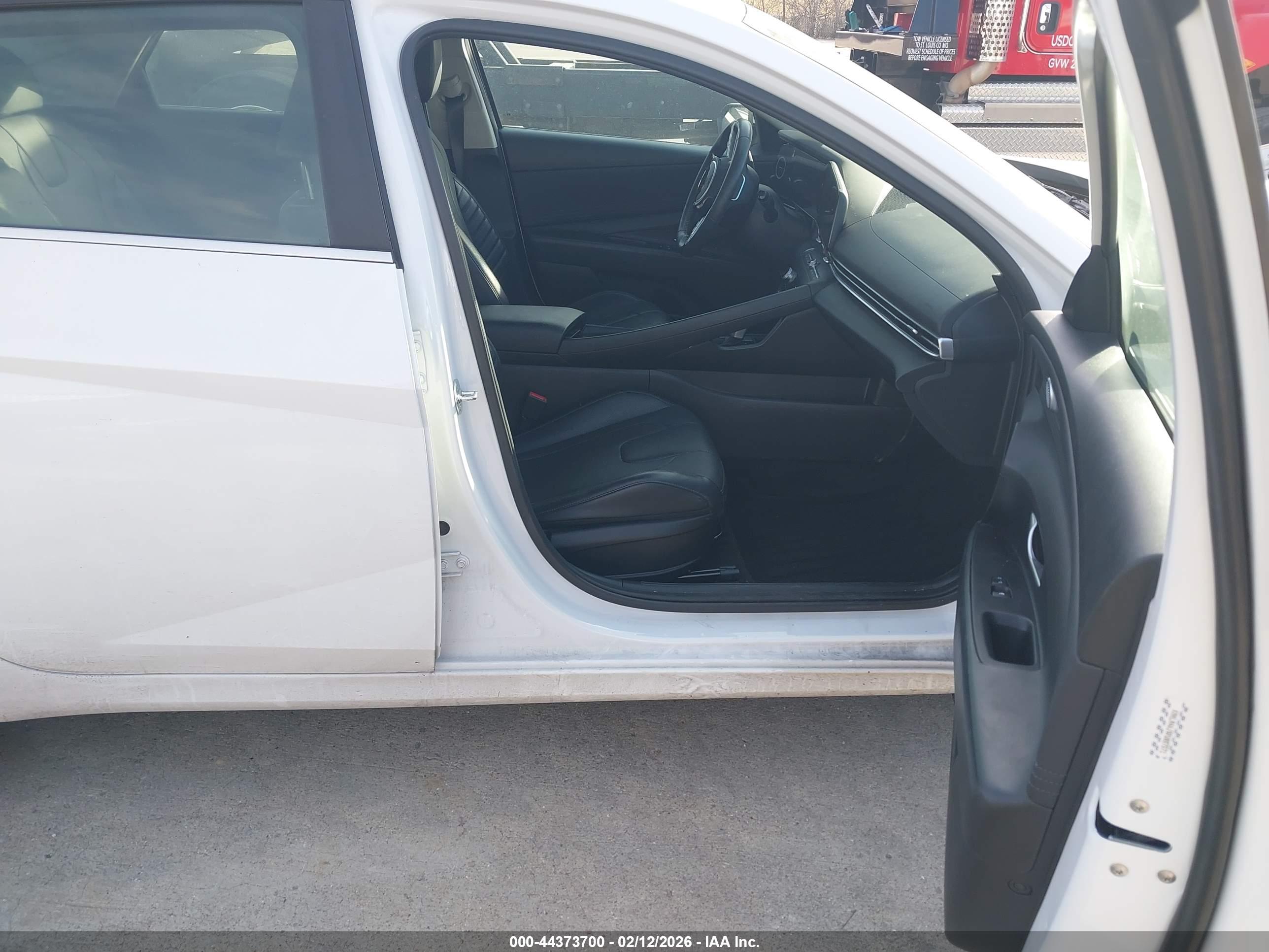 HYUNDAI ELANTRA image 5