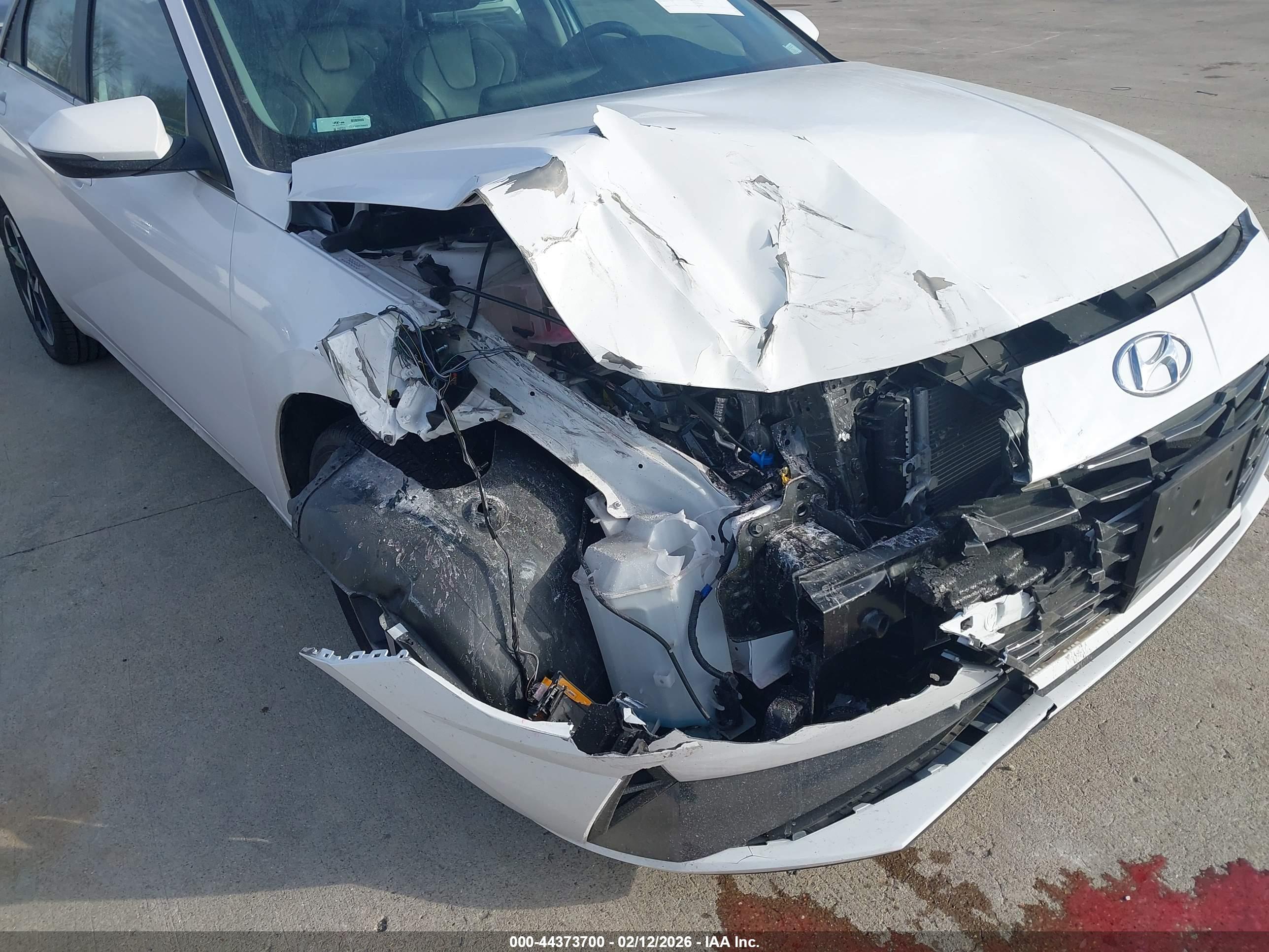 HYUNDAI ELANTRA image 6