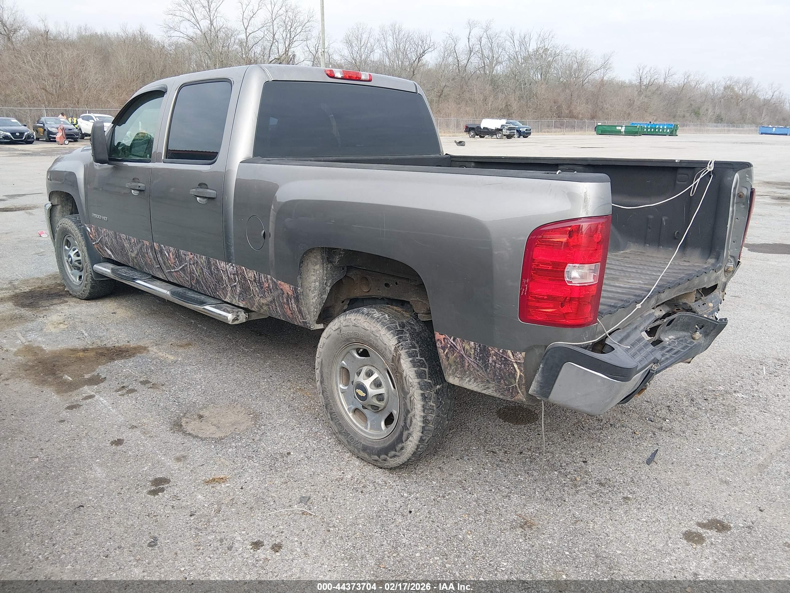 CHEVROLET SILVERADO image 3