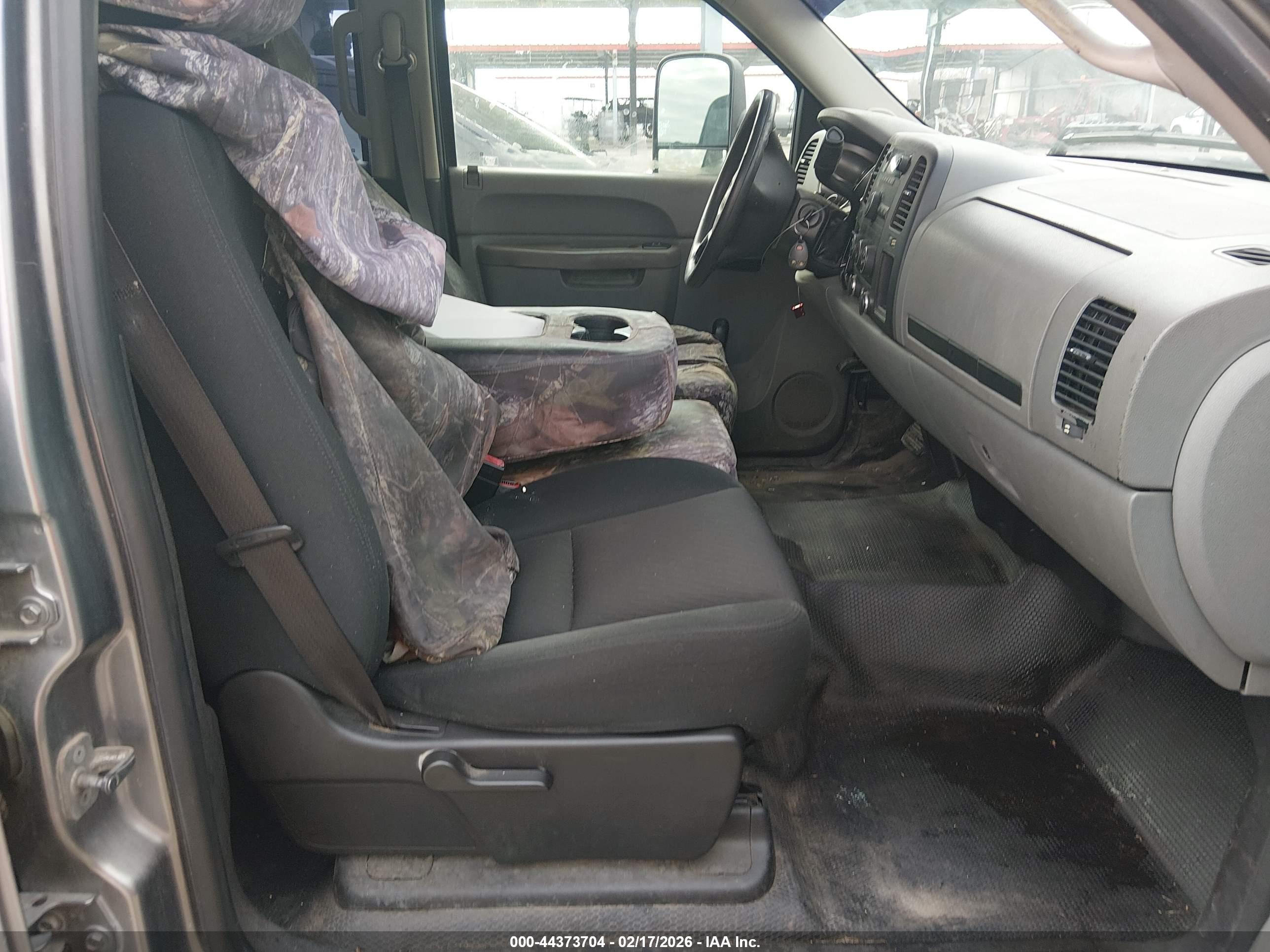 CHEVROLET SILVERADO image 5