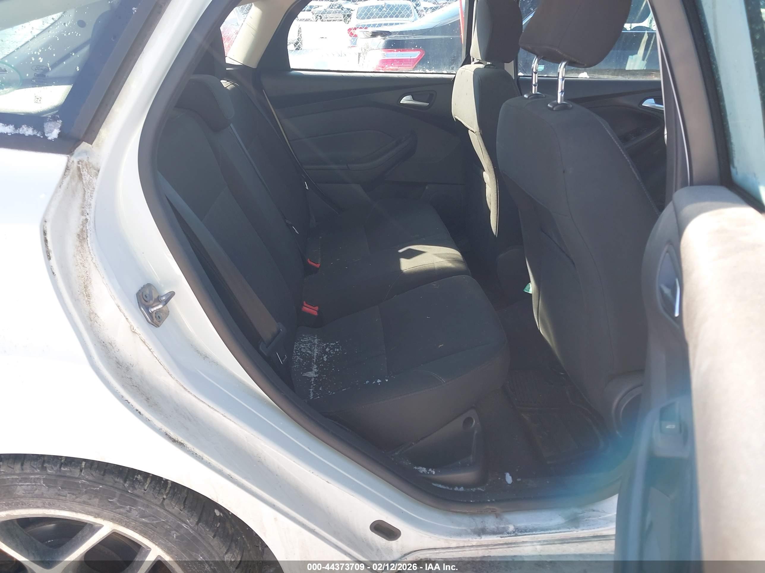 FORD FOCUS image 8