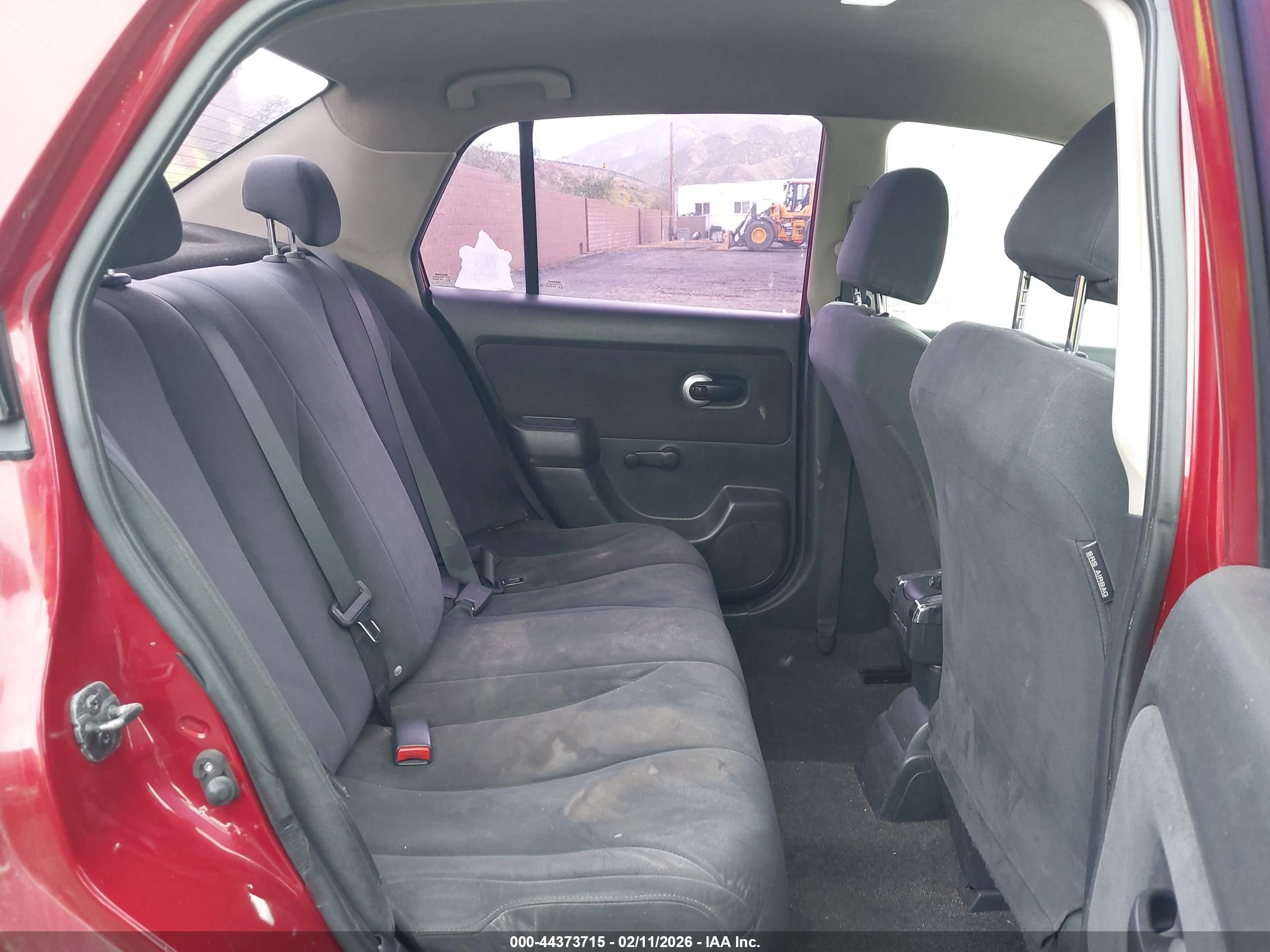 NISSAN VERSA image 8