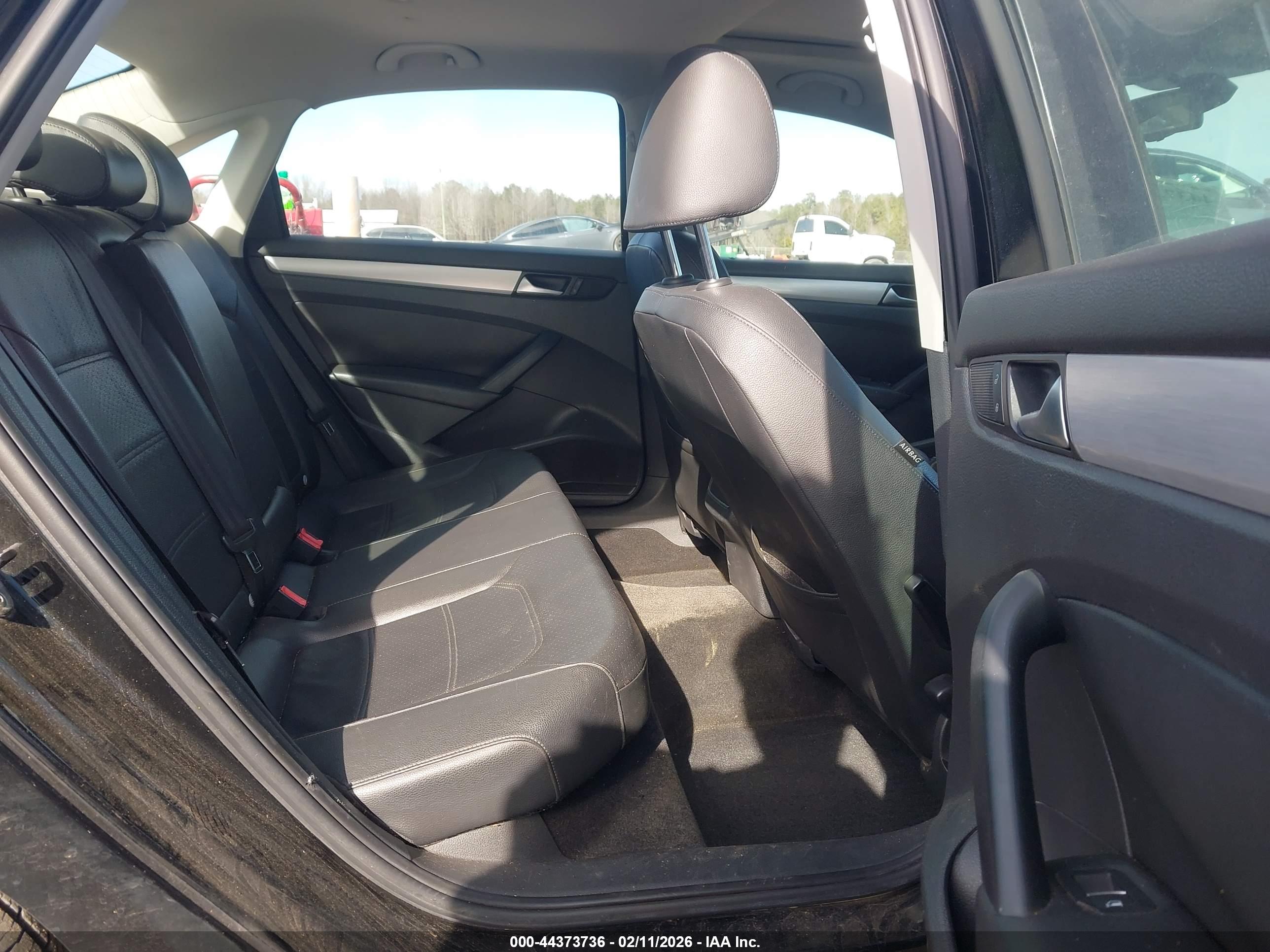 VOLKSWAGEN PASSAT image 8