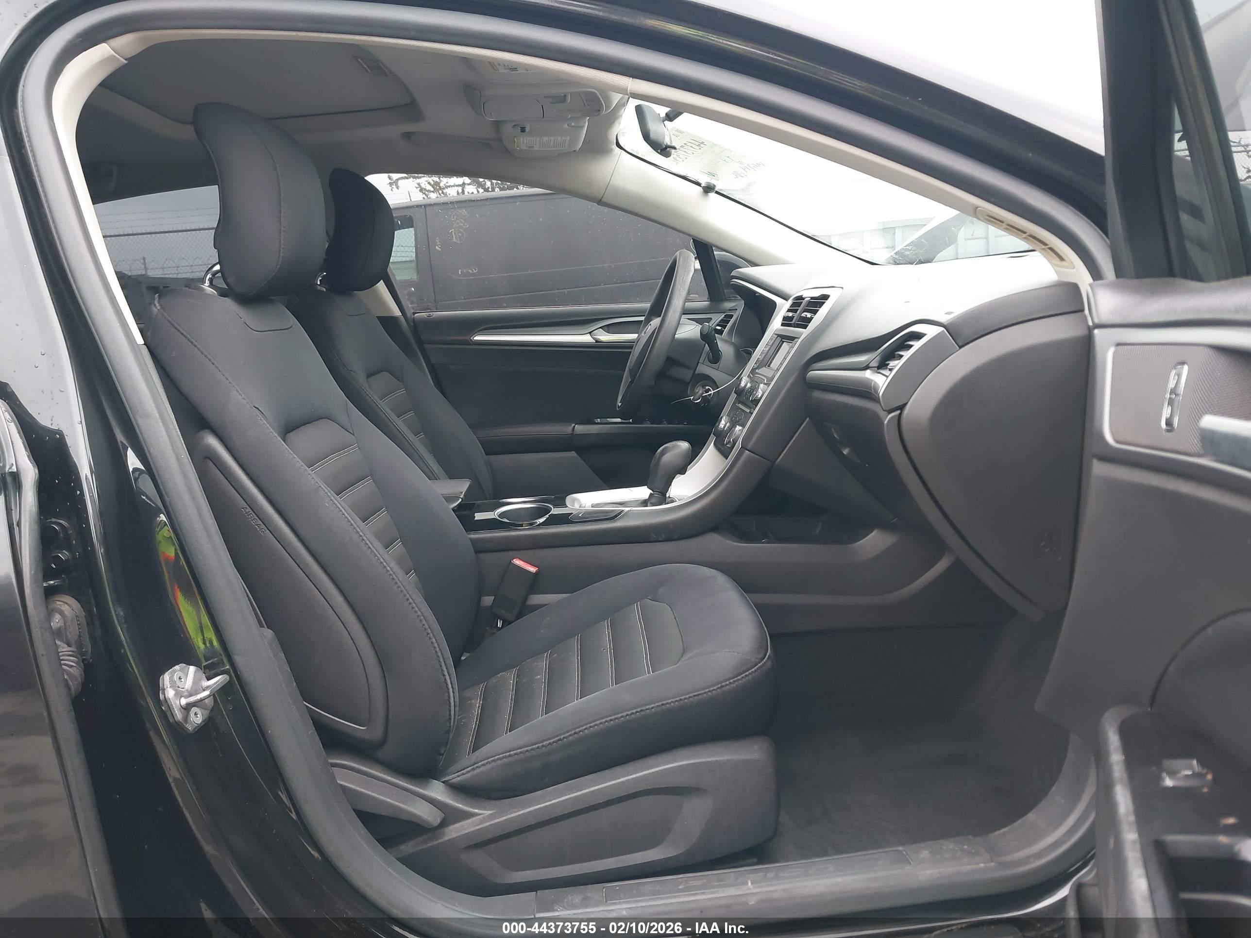 FORD FUSION image 5