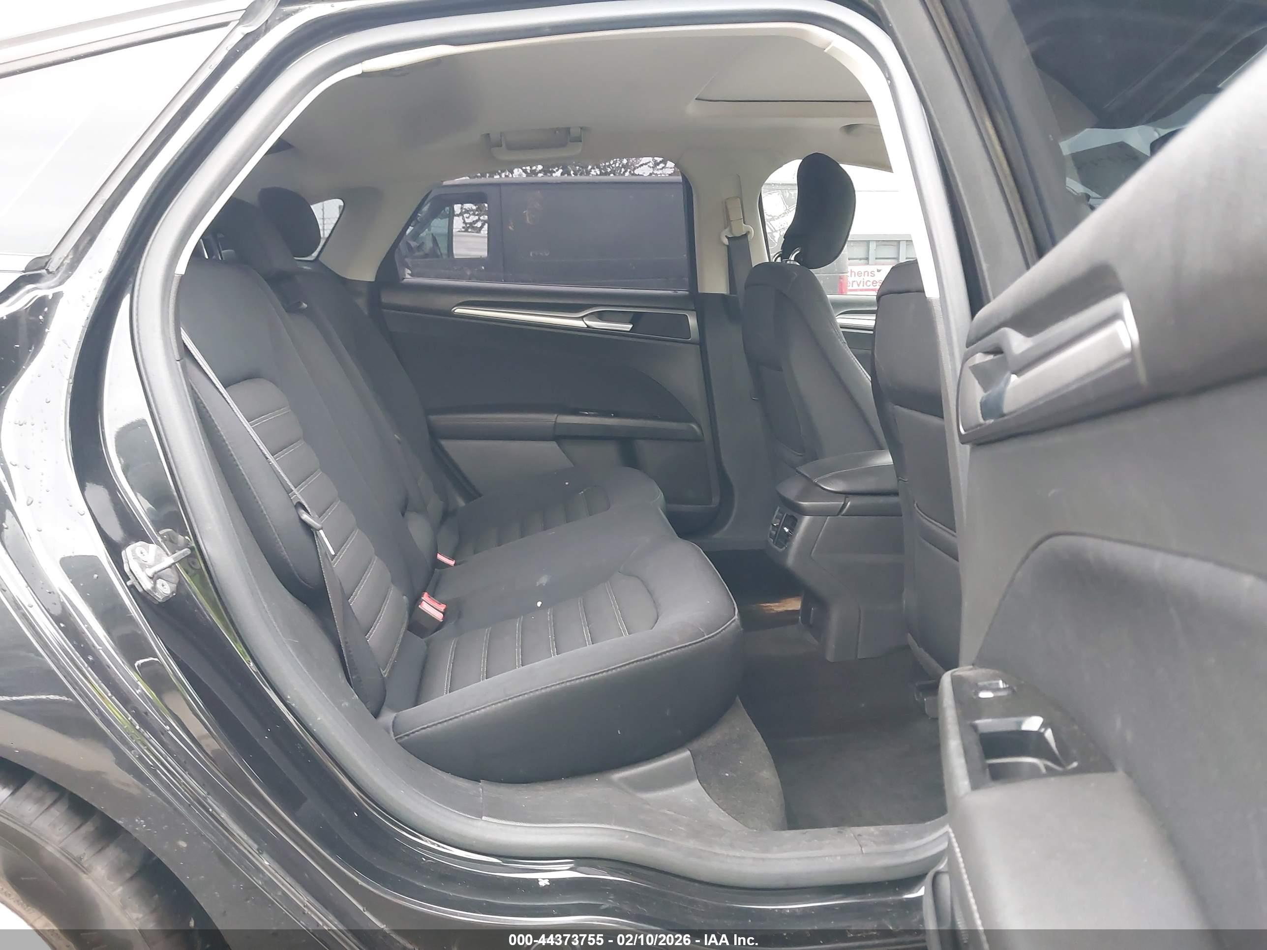 FORD FUSION image 8