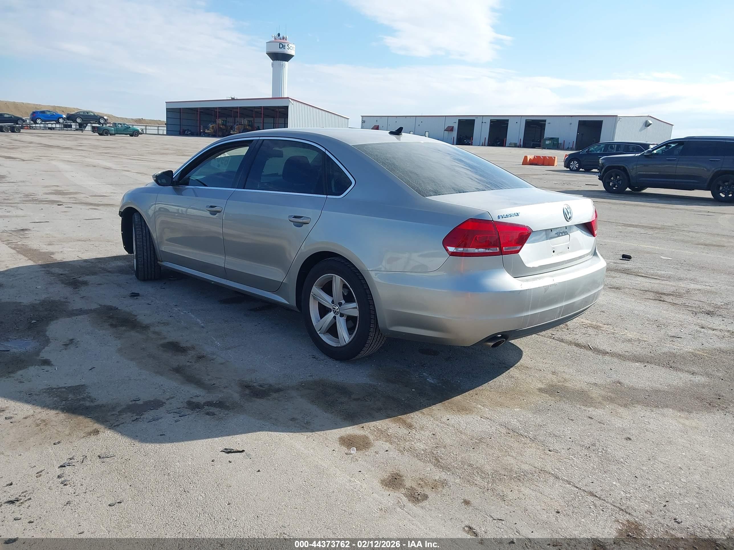 VOLKSWAGEN PASSAT image 3