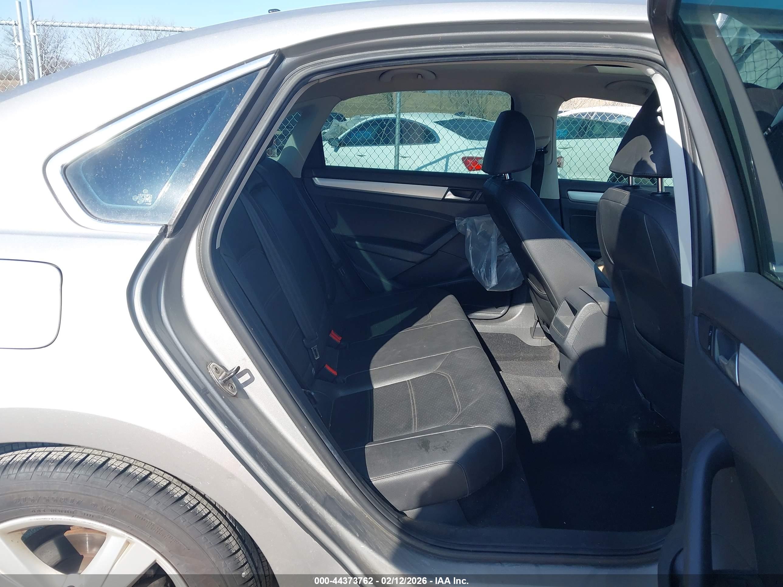 VOLKSWAGEN PASSAT image 8