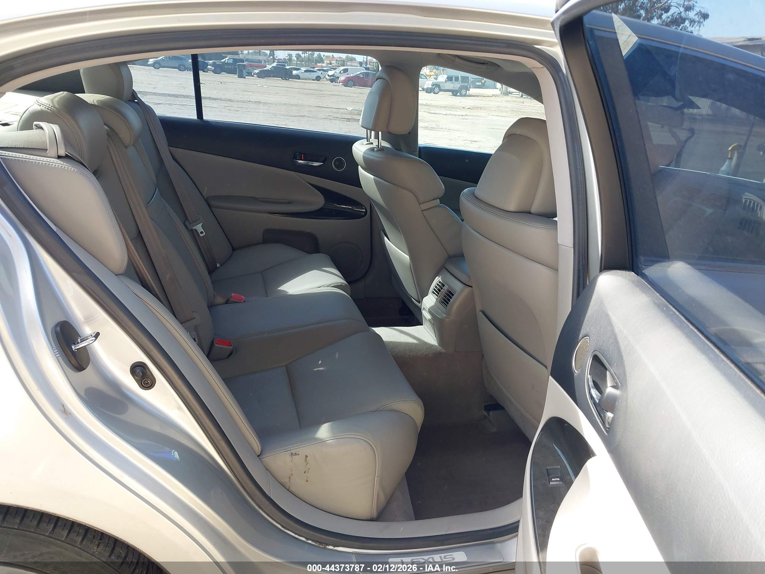 LEXUS GS image 8