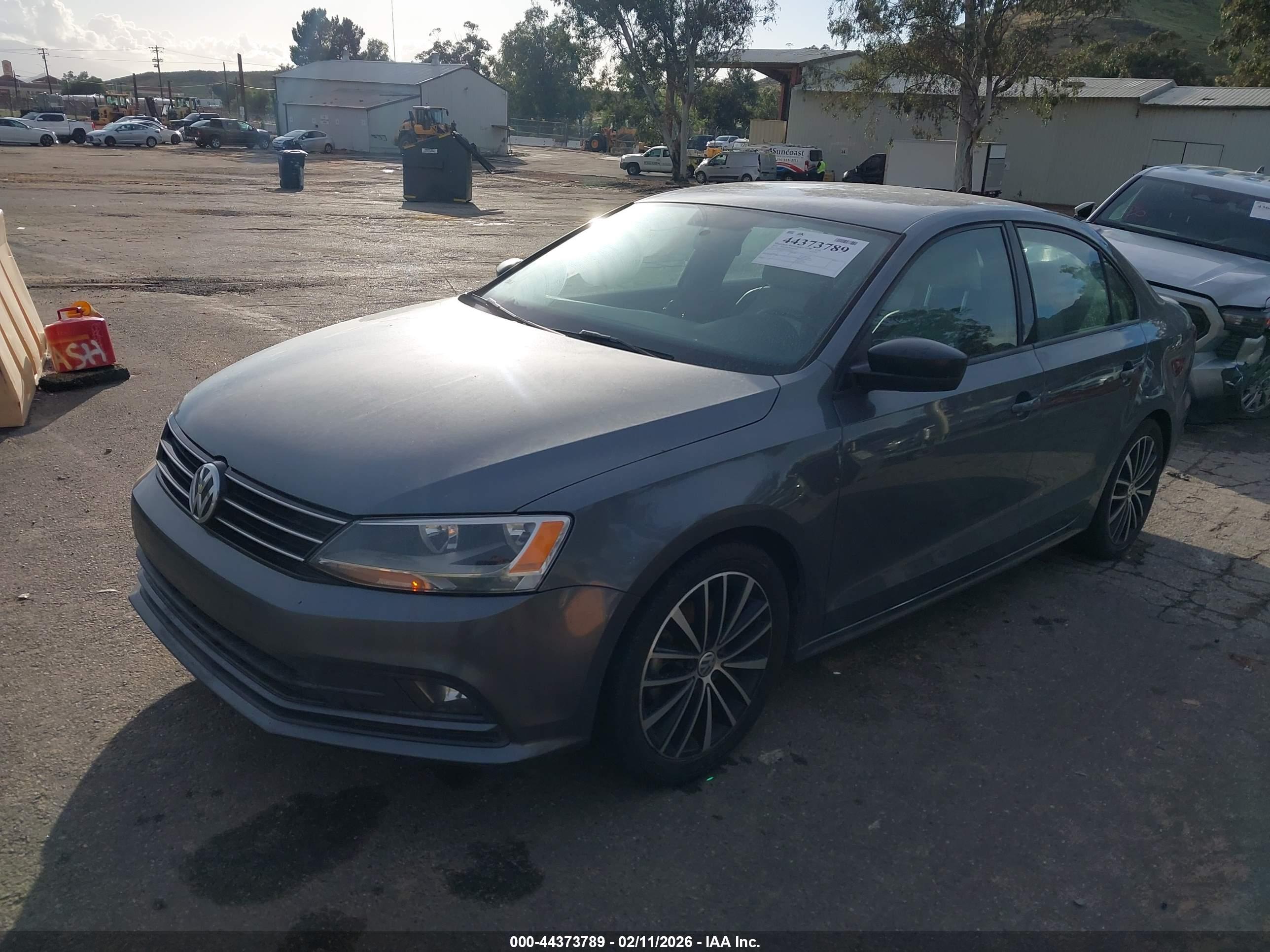 VOLKSWAGEN JETTA image 2