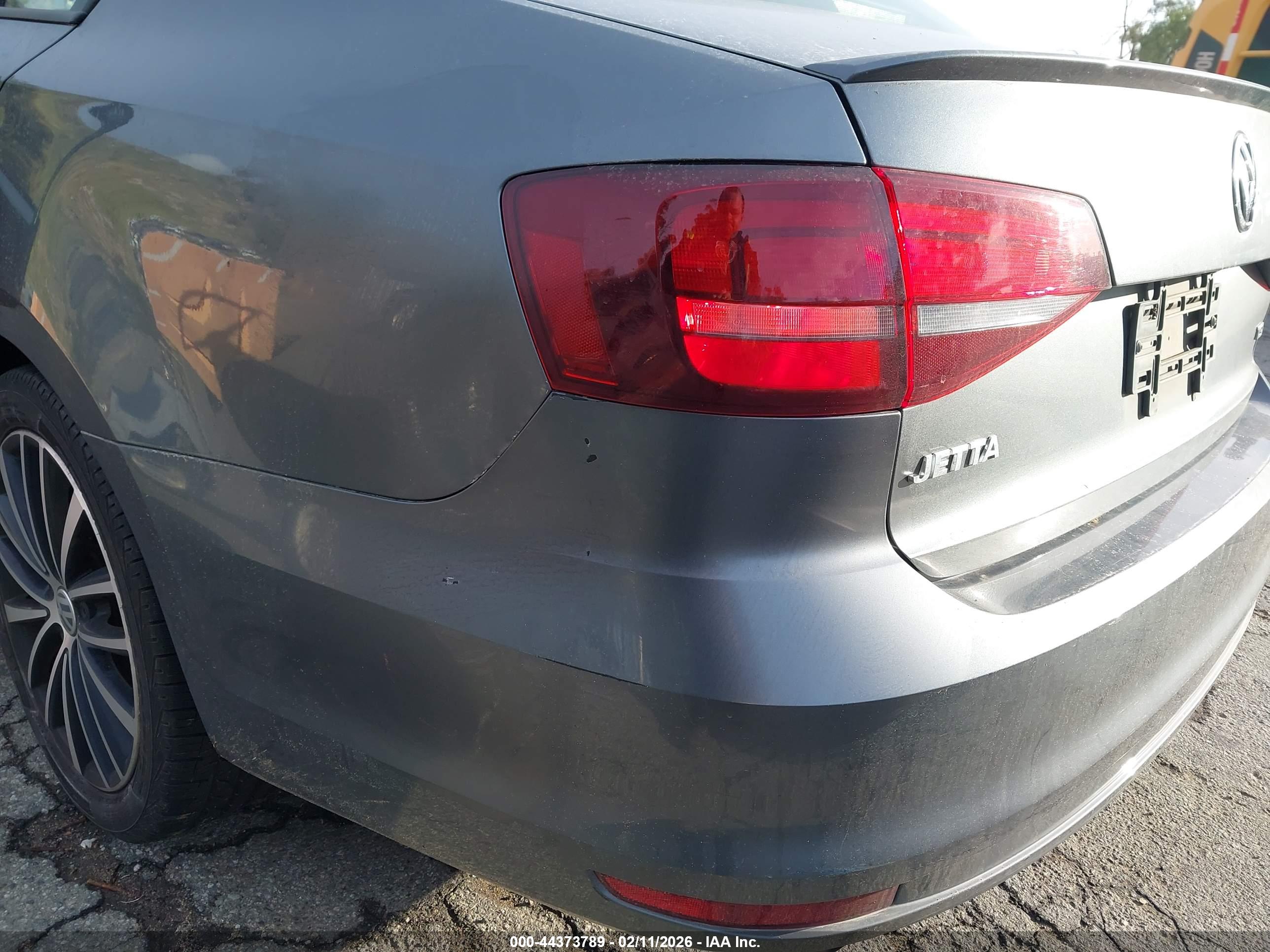 VOLKSWAGEN JETTA image 6