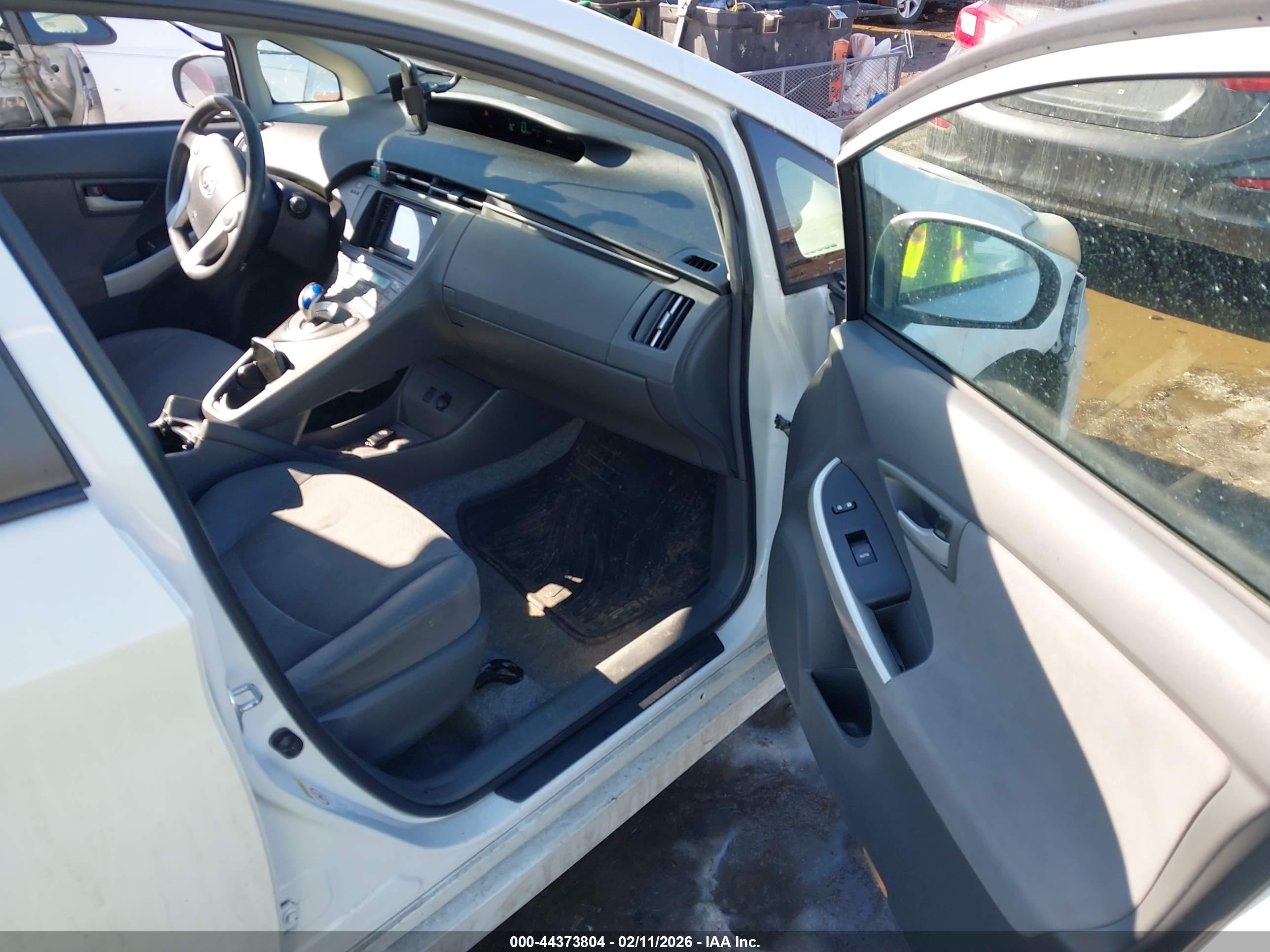 TOYOTA PRIUS image 5