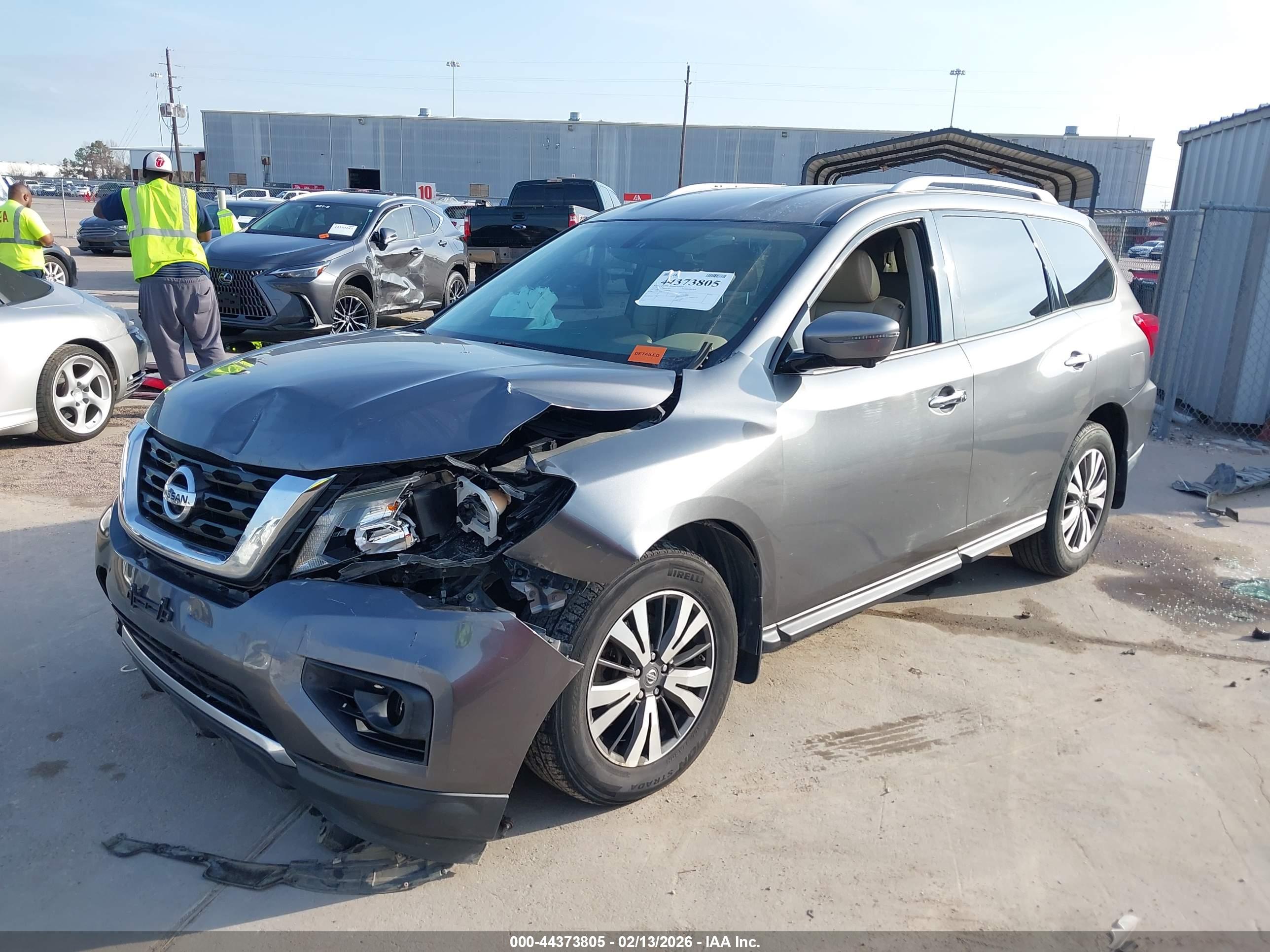 NISSAN PATHFINDER image 2