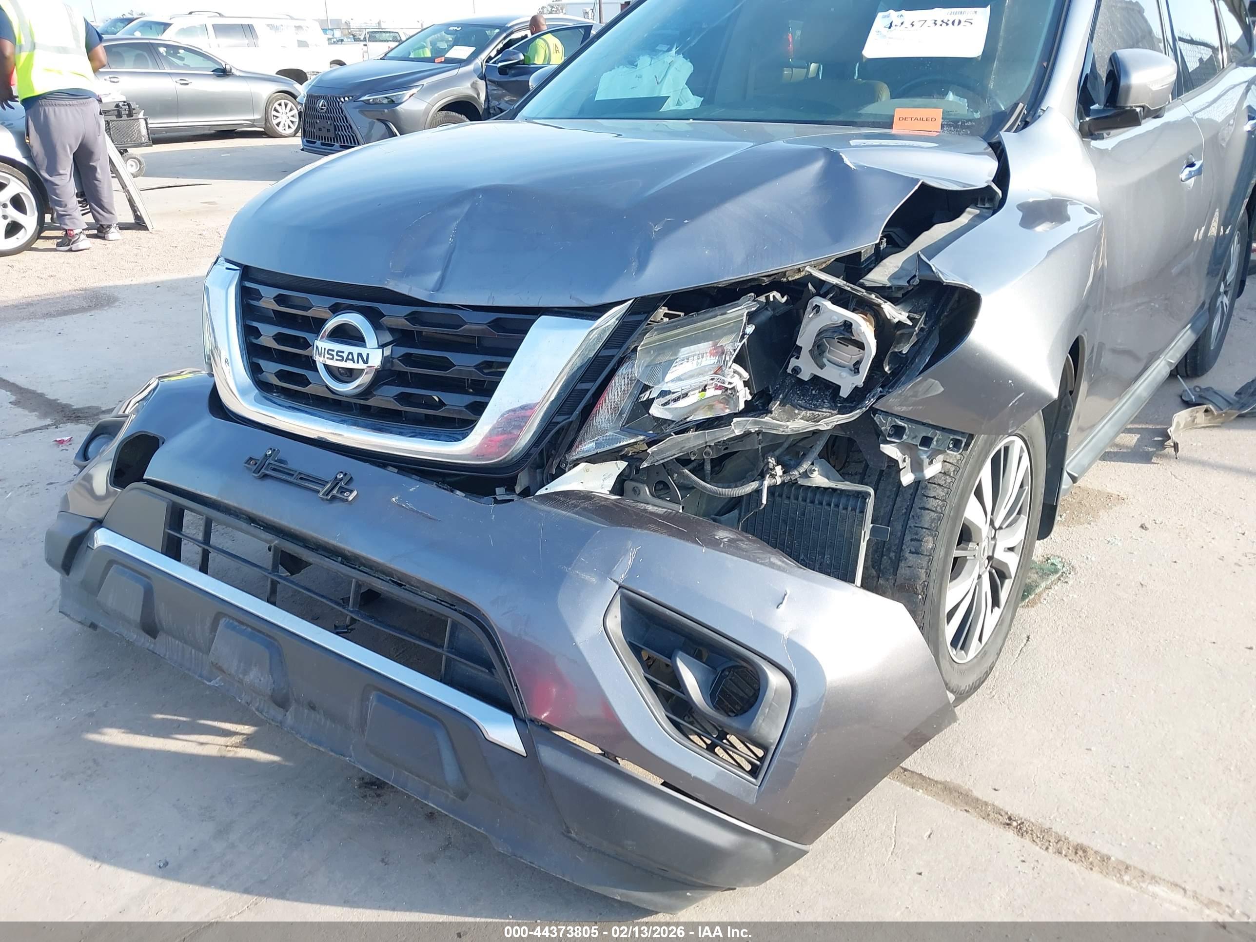 NISSAN PATHFINDER image 6