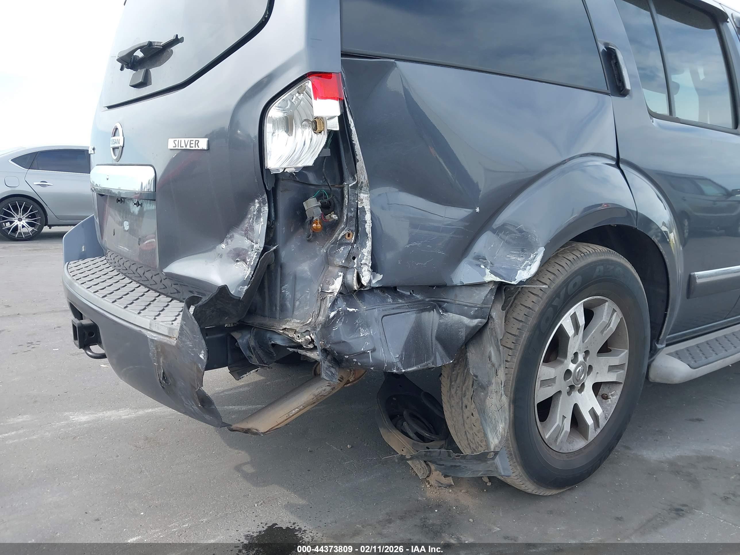 NISSAN PATHFINDER image 6