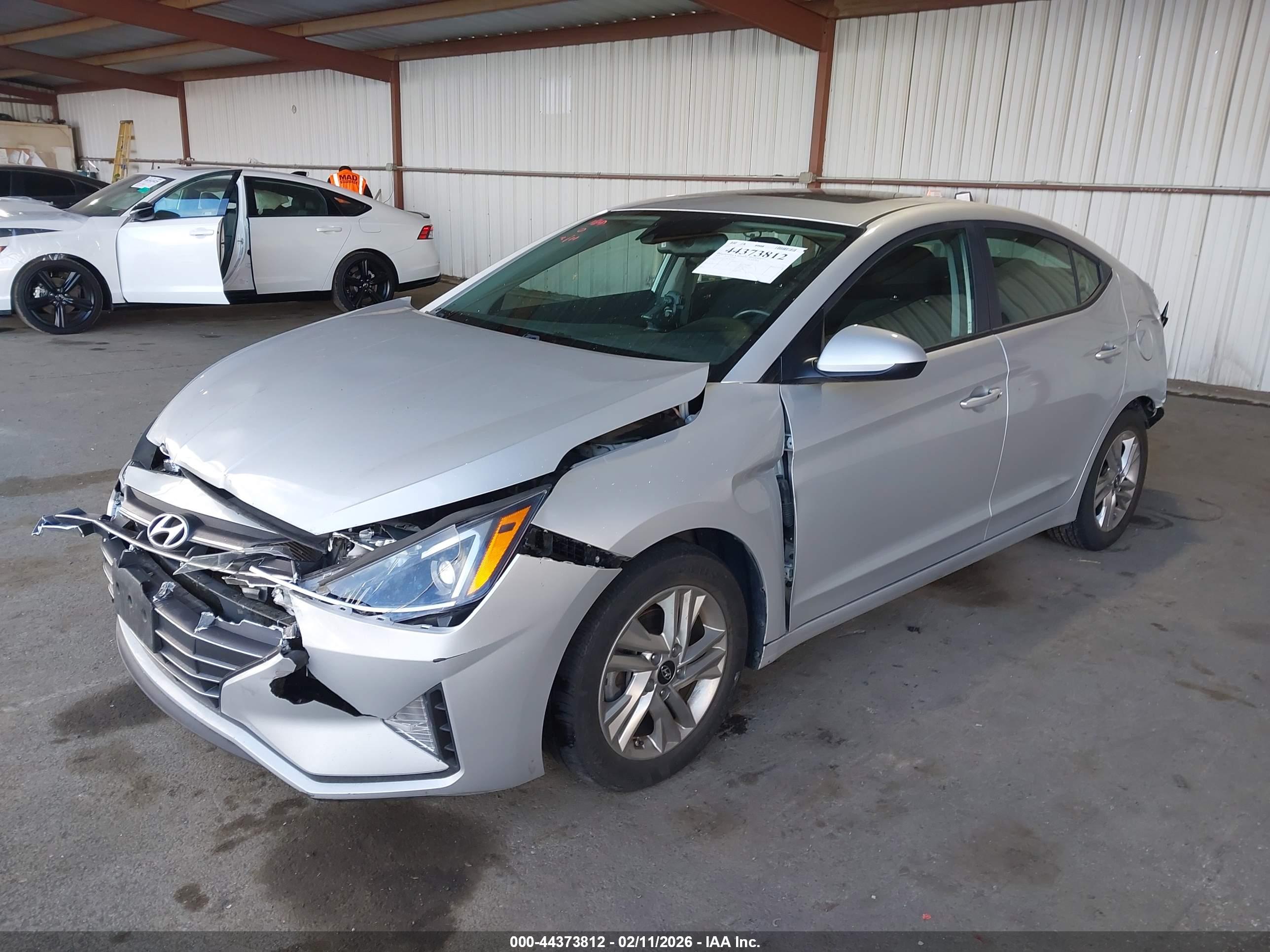 HYUNDAI ELANTRA image 2