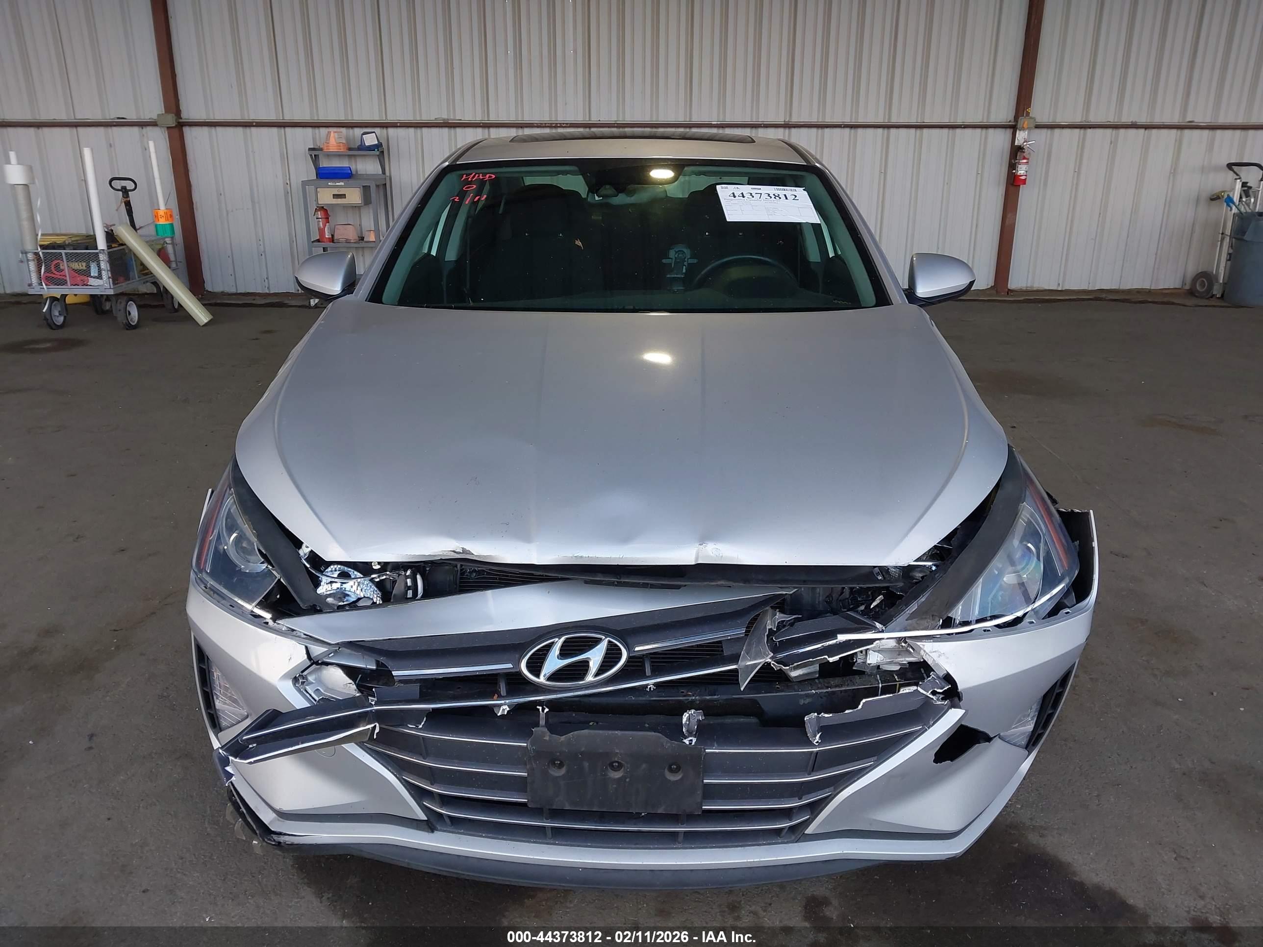 HYUNDAI ELANTRA image 6