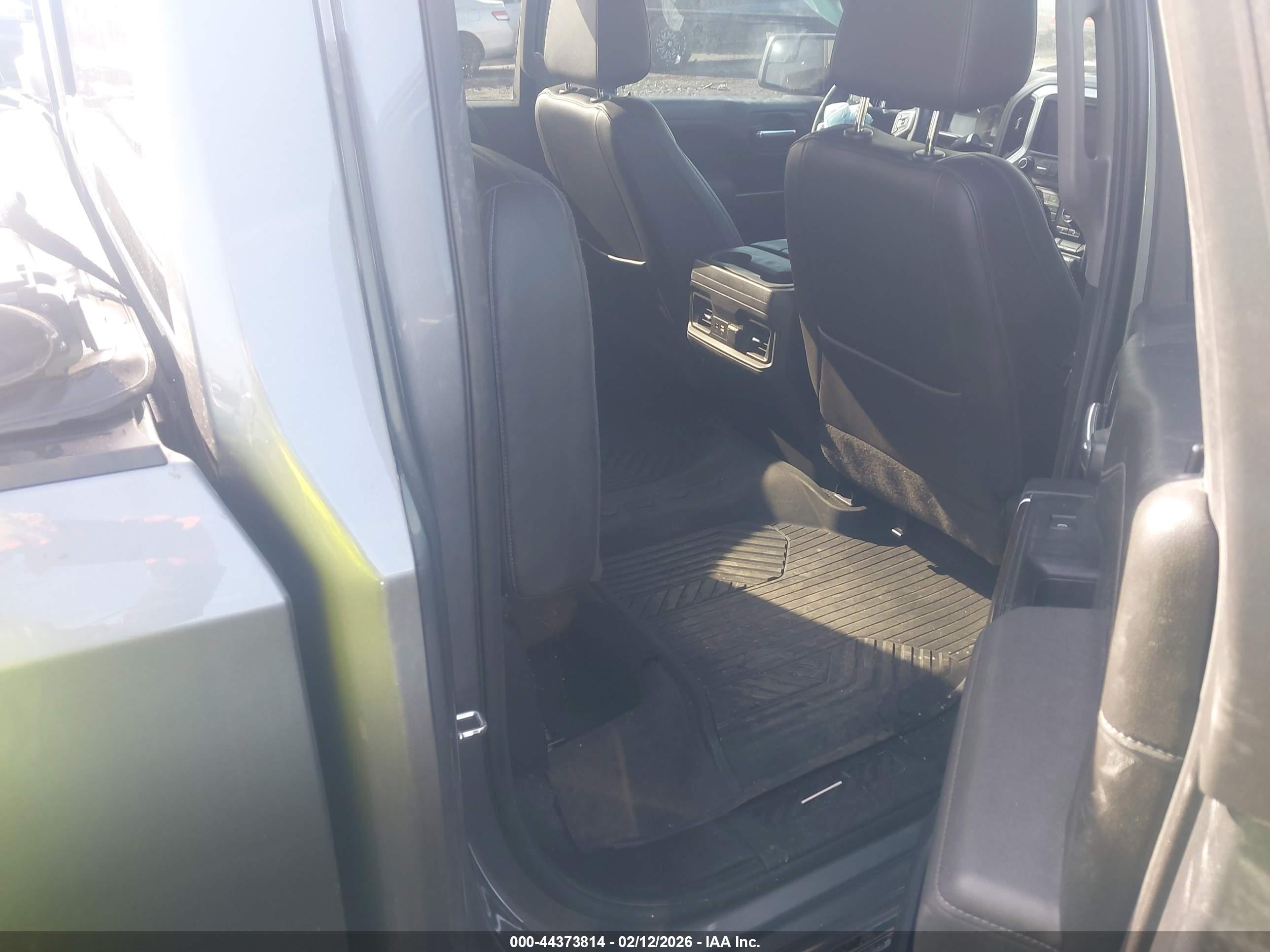 CHEVROLET SILVERADO image 8