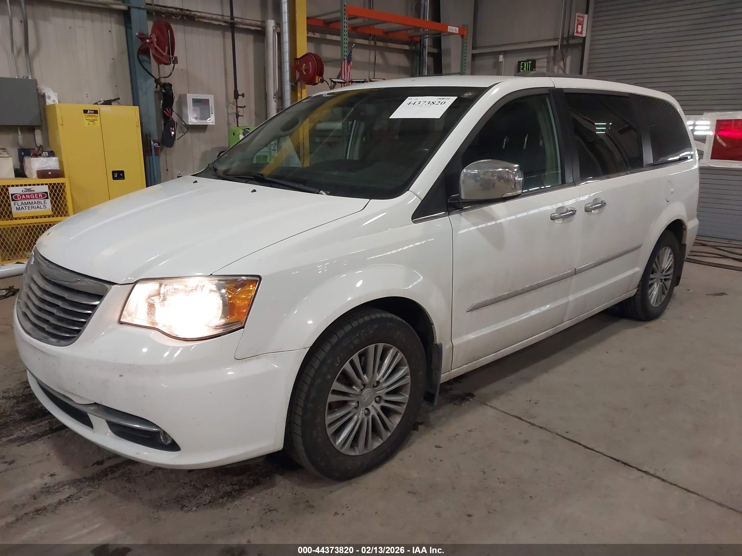 CHRYSLER TOWN image 2