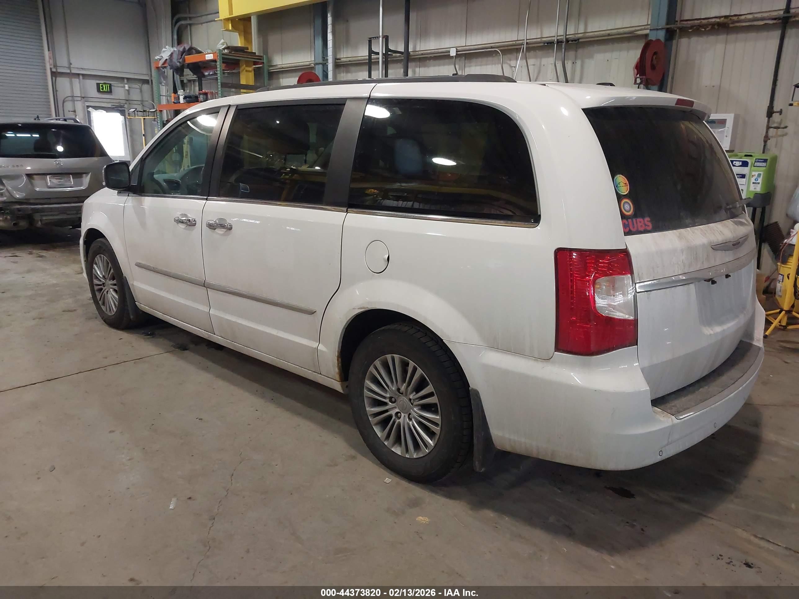 CHRYSLER TOWN image 3