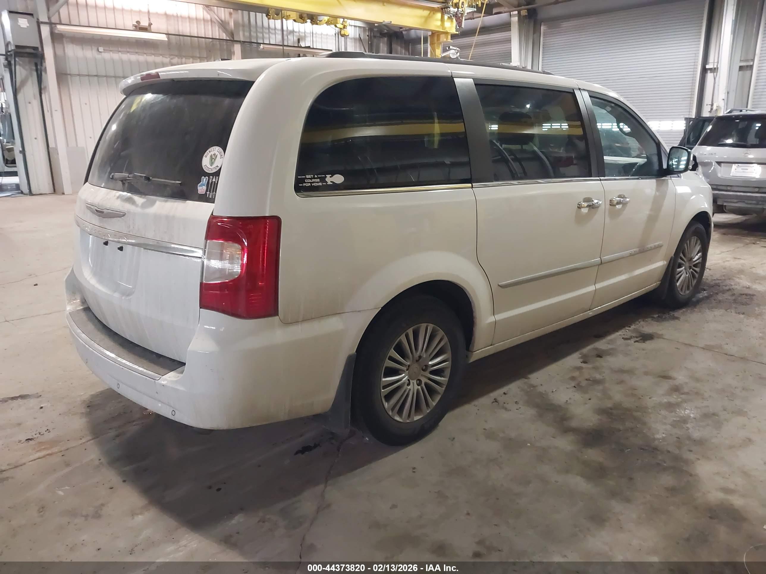CHRYSLER TOWN image 4