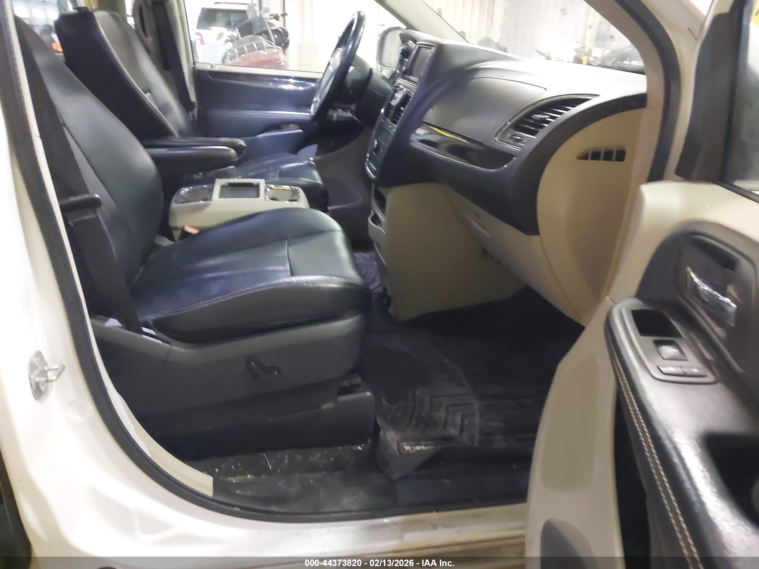 CHRYSLER TOWN image 5
