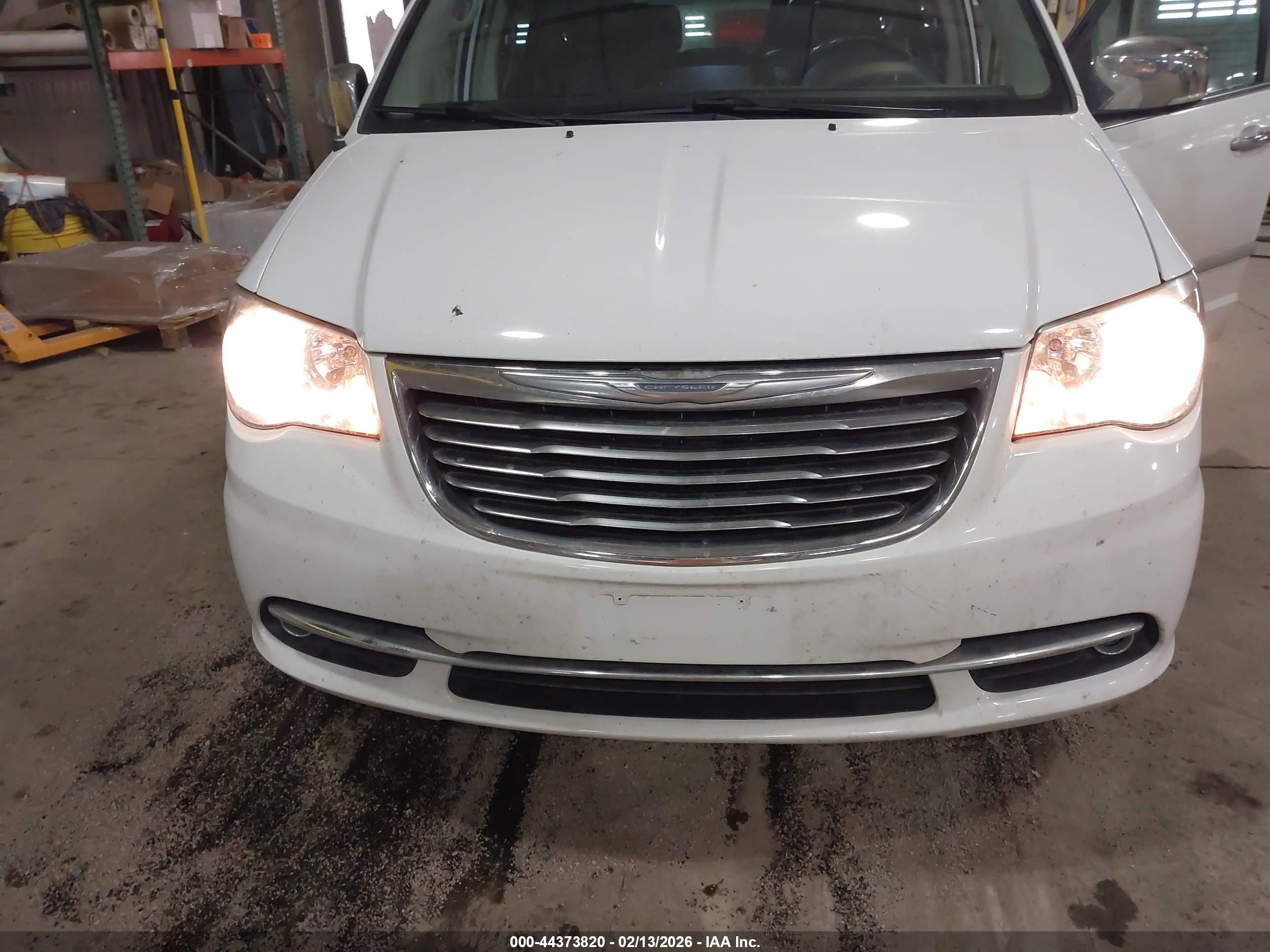 CHRYSLER TOWN image 6