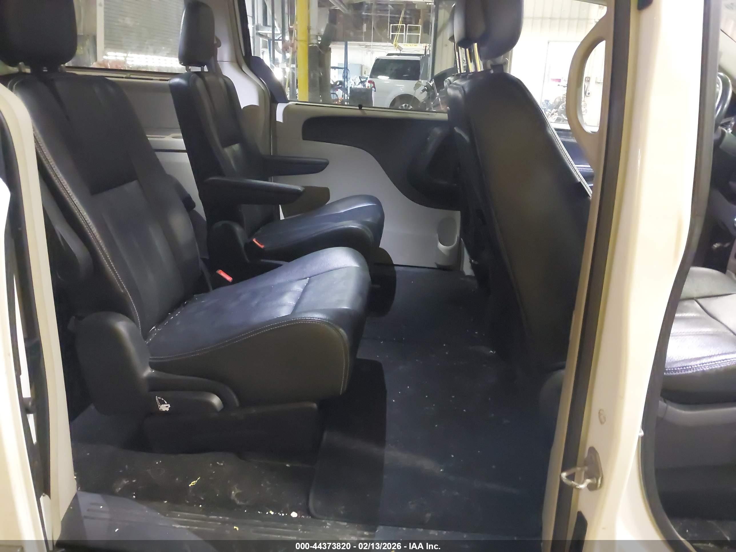 CHRYSLER TOWN image 8