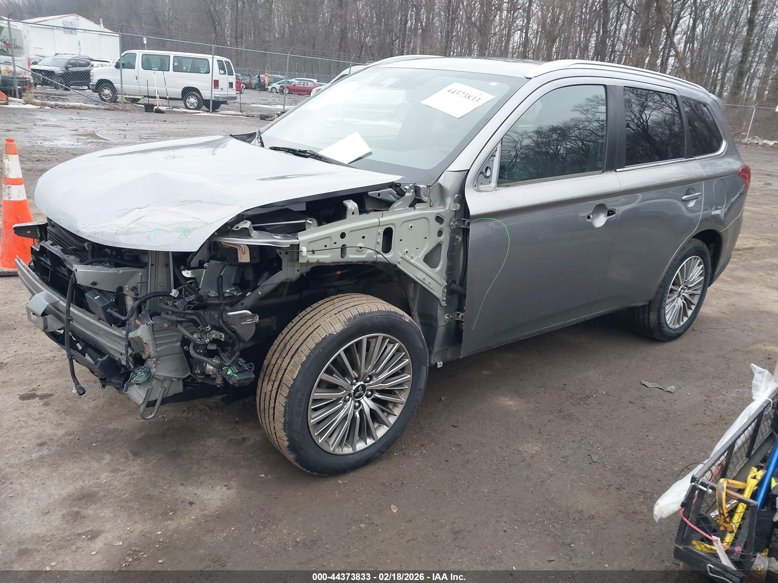 MITSUBISHI OUTLANDER image 2