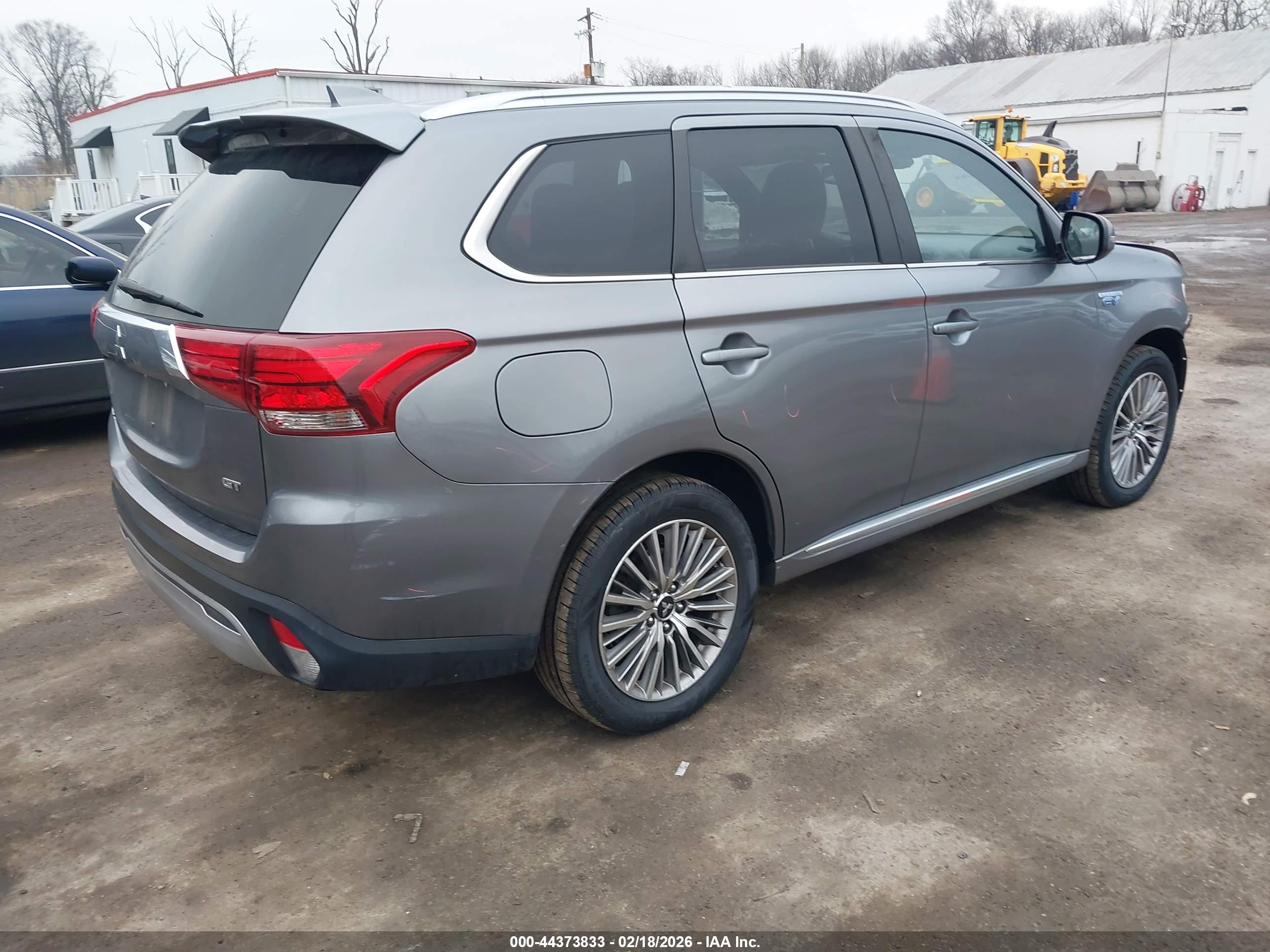 MITSUBISHI OUTLANDER image 4