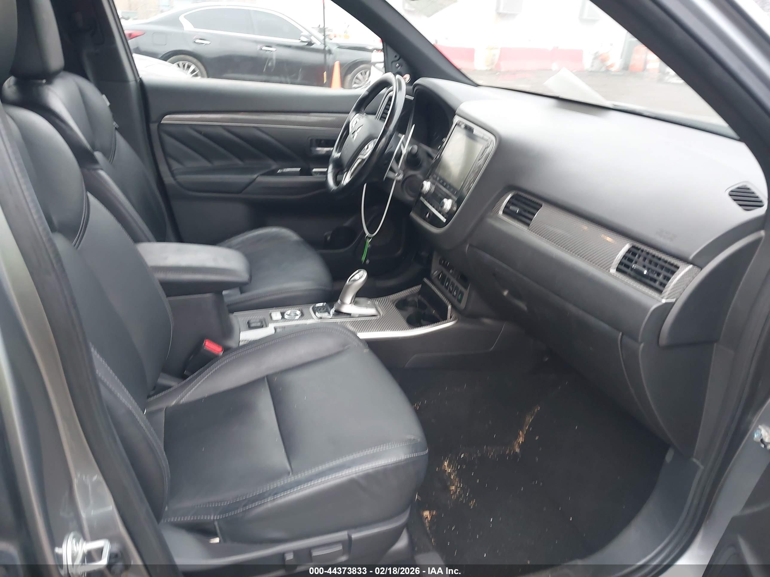 MITSUBISHI OUTLANDER image 5