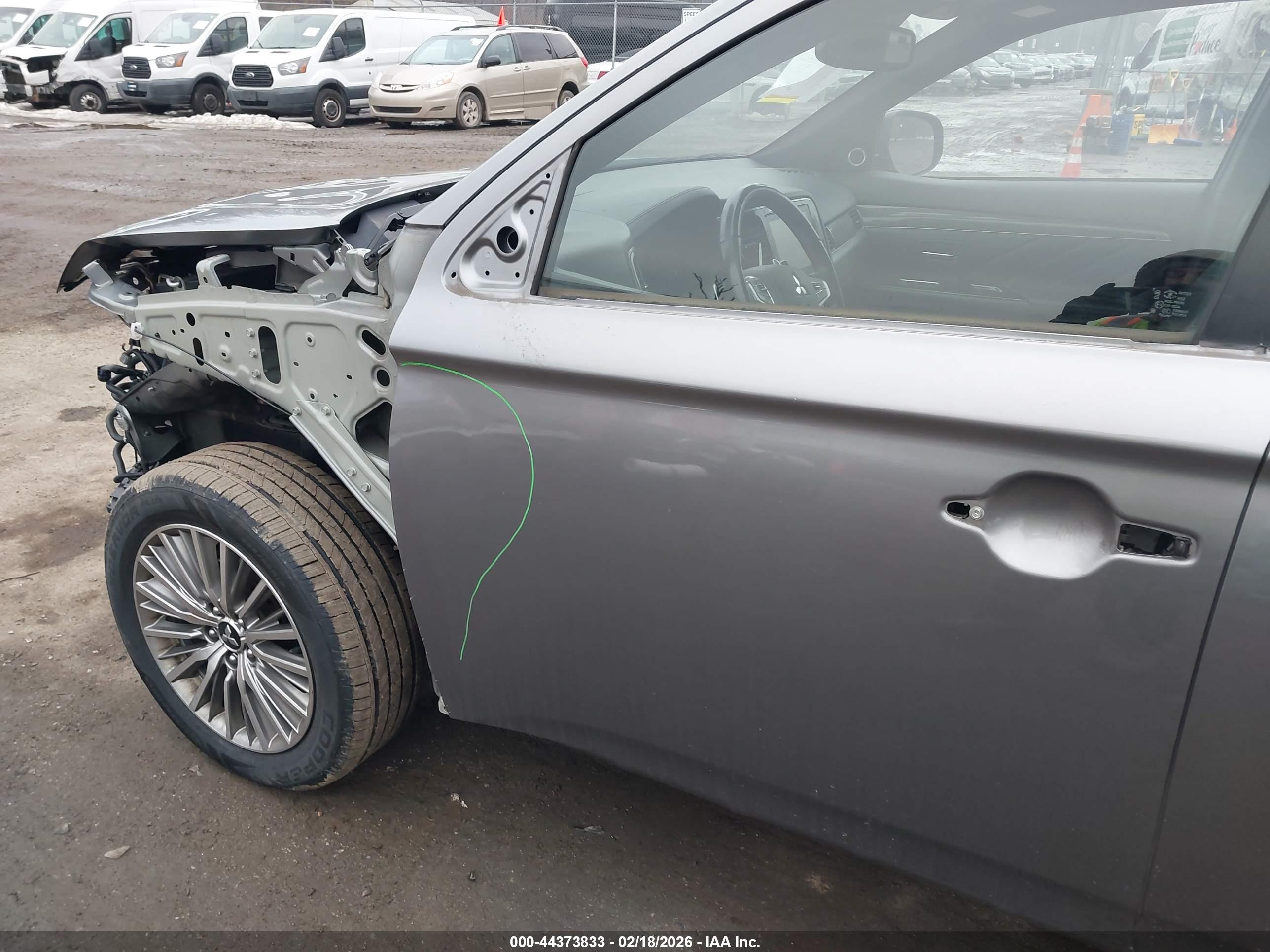 MITSUBISHI OUTLANDER image 6