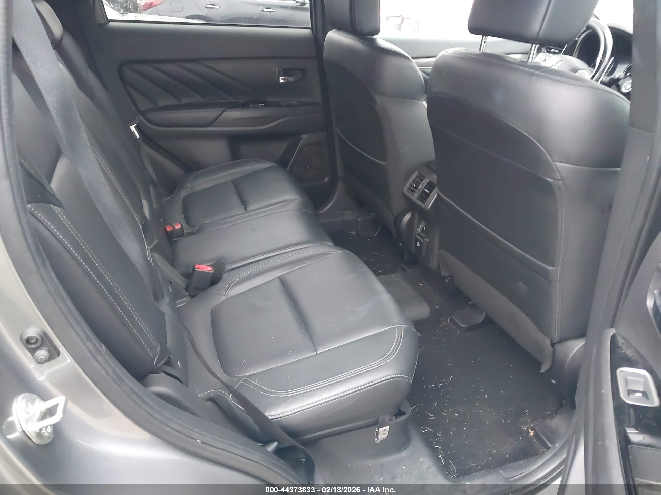 MITSUBISHI OUTLANDER image 8