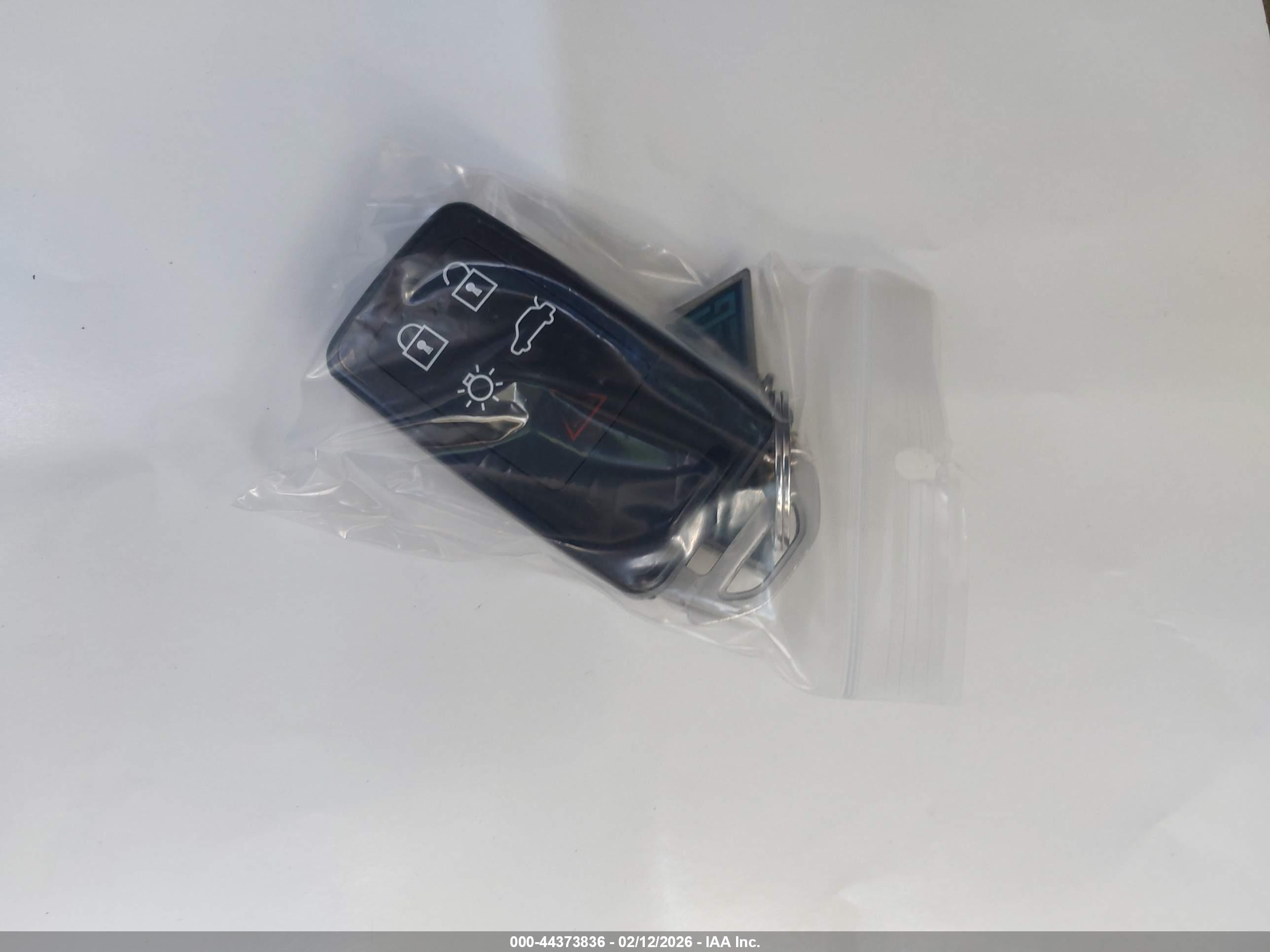 VOLVO XC60 image 11